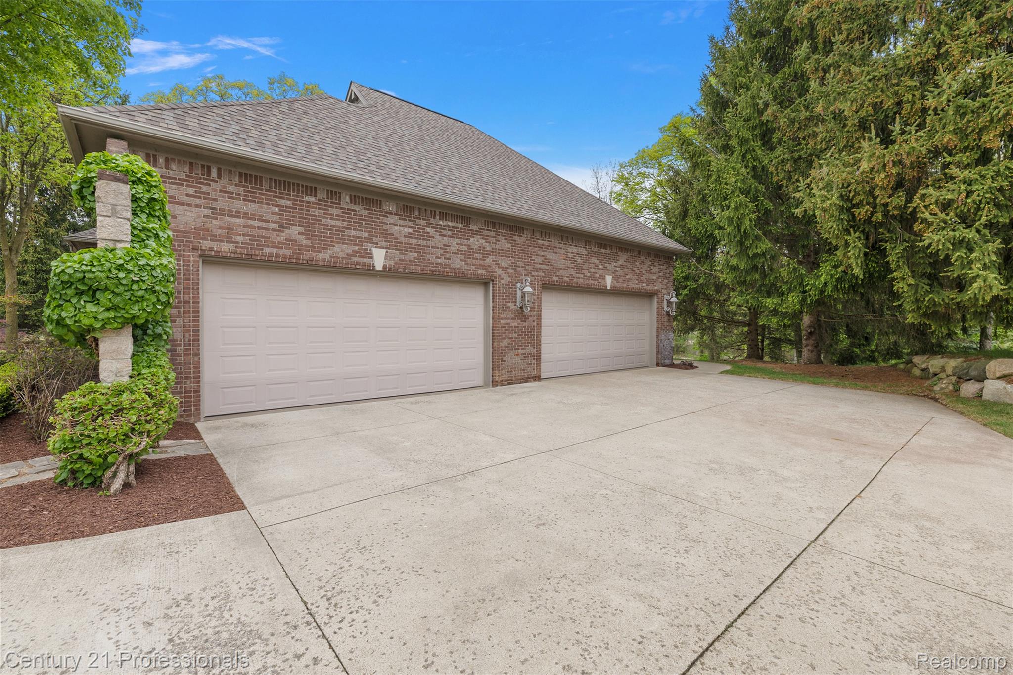 Oxford, Michigan, 48371, United States, 4 Bedrooms Bedrooms, ,4 BathroomsBathrooms,Residential,For Sale,1978317