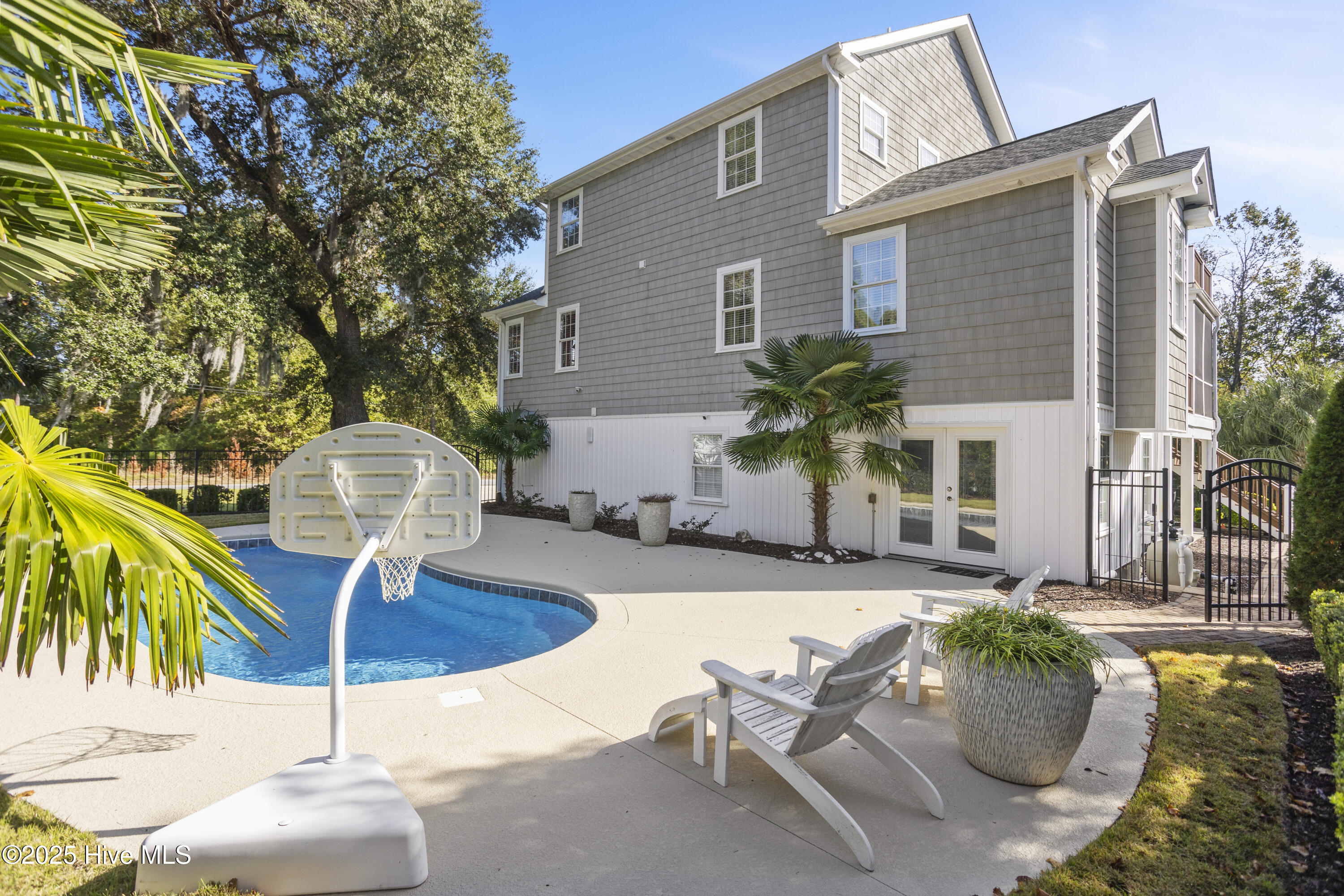 Wilmington, North Carolina, 28409, United States, 5 Bedrooms Bedrooms, ,4 BathroomsBathrooms,Residential,For Sale,1730628