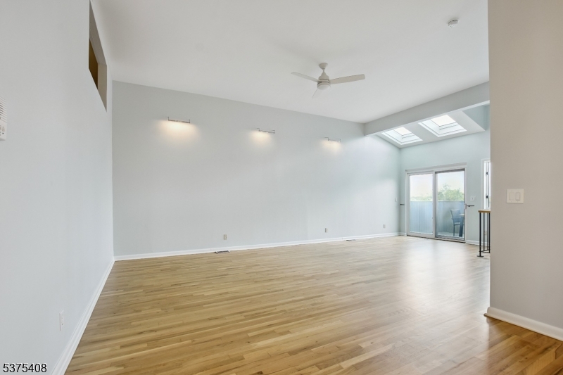 Clifton City, New Jersey, 07013-4019, United States, 2 Bedrooms Bedrooms, ,3 BathroomsBathrooms,Residential,For Sale,1920450