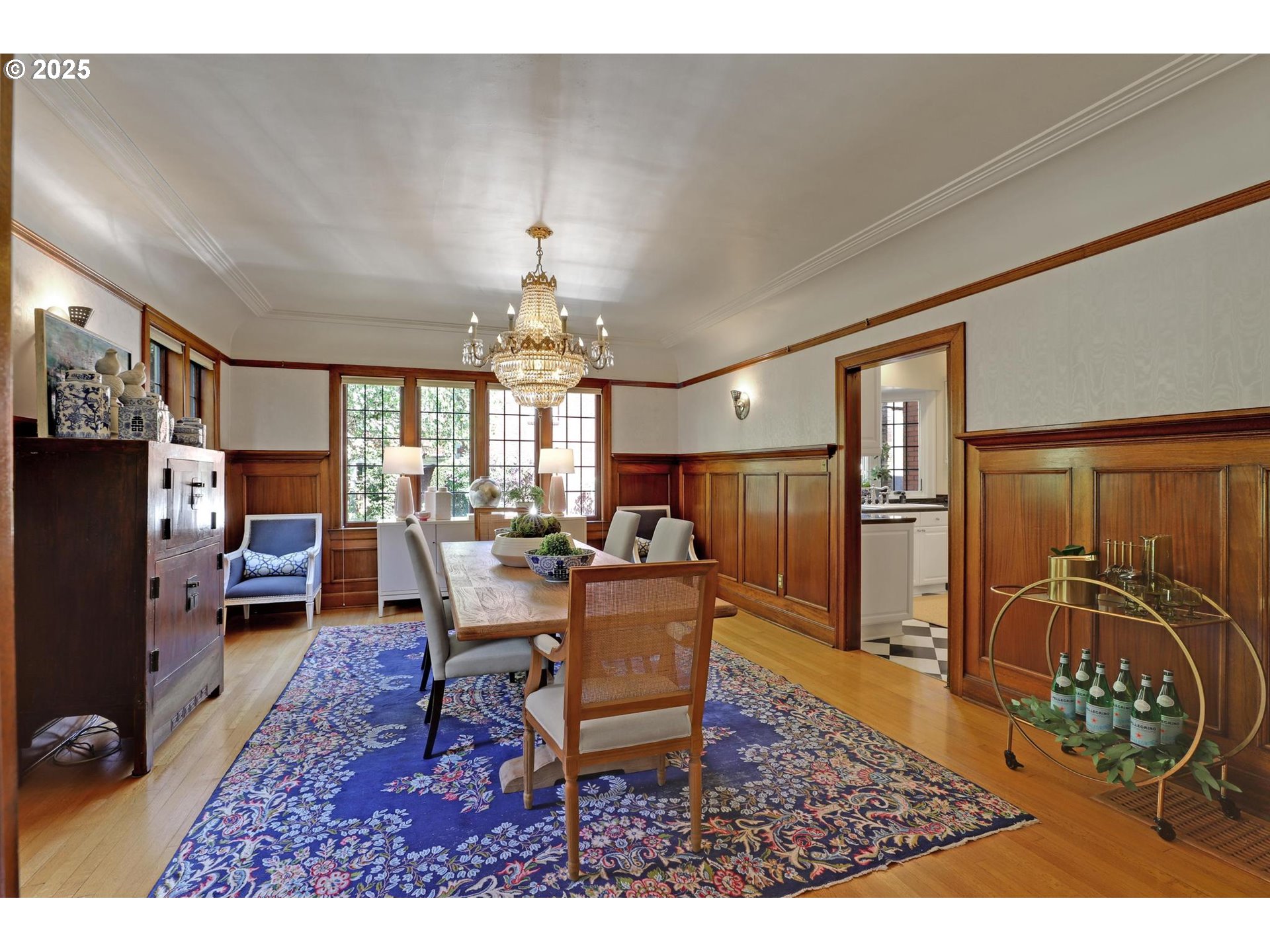 Portland, Oregon, 97205, United States, 4 Bedrooms Bedrooms, ,4 BathroomsBathrooms,Residential,For Sale,1795097