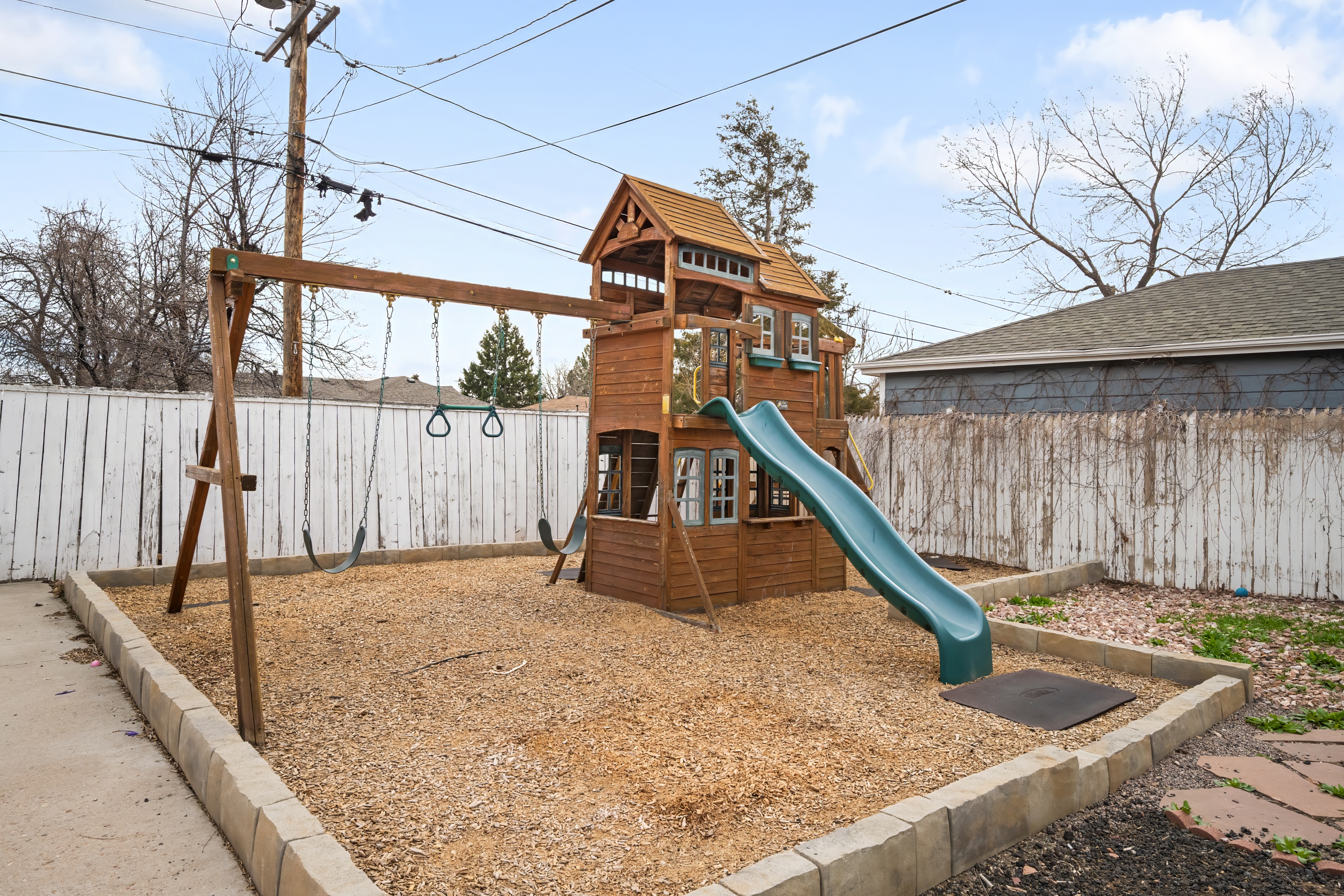  5 Bedroom Home Just Steps From Huston Lake Park - 物件實景