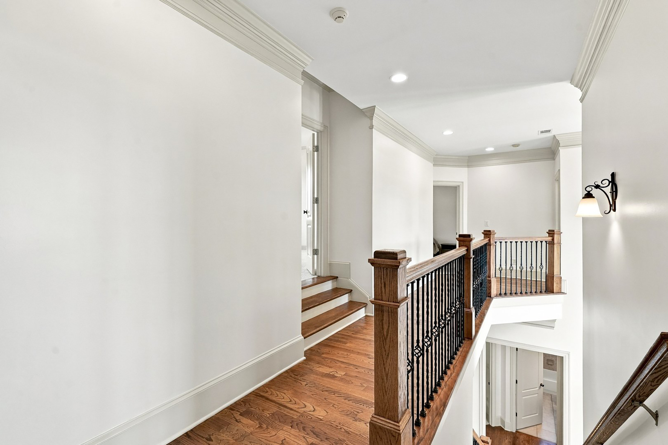  Exceptional Custom-Built Home with Theater, Full Bar and Private Gym - 物件實景