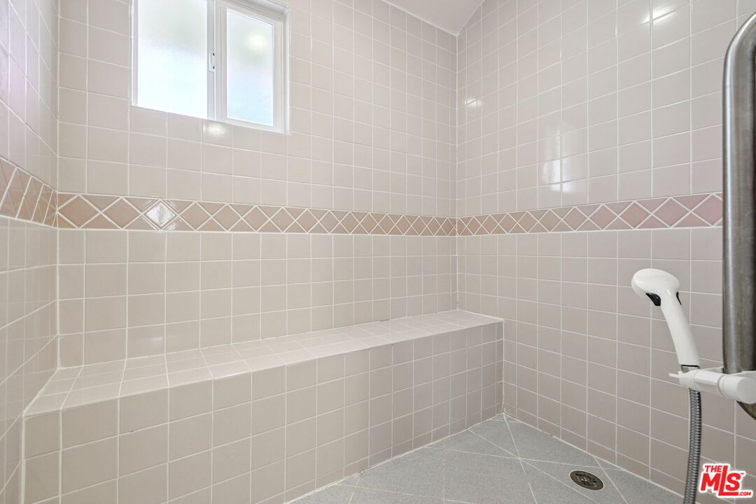 Pacific Palisades, California, 90272, United States, 4 Bedrooms Bedrooms, ,3 BathroomsBathrooms,Residential,For Sale,1989608