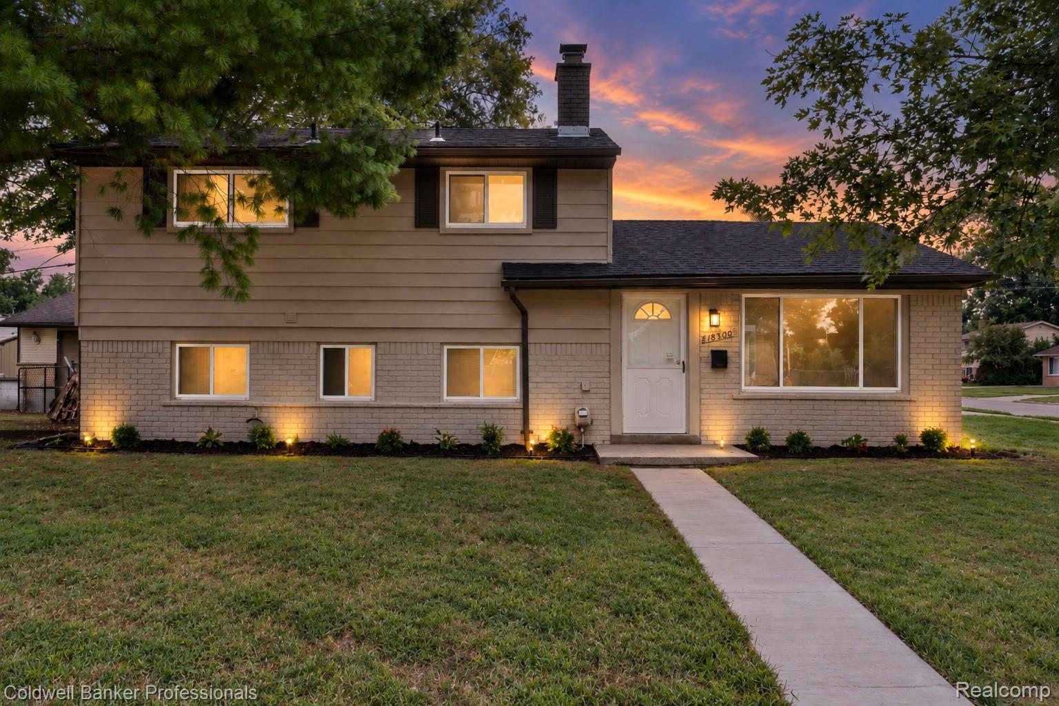 Melvin St, Livonia, MI 48152
