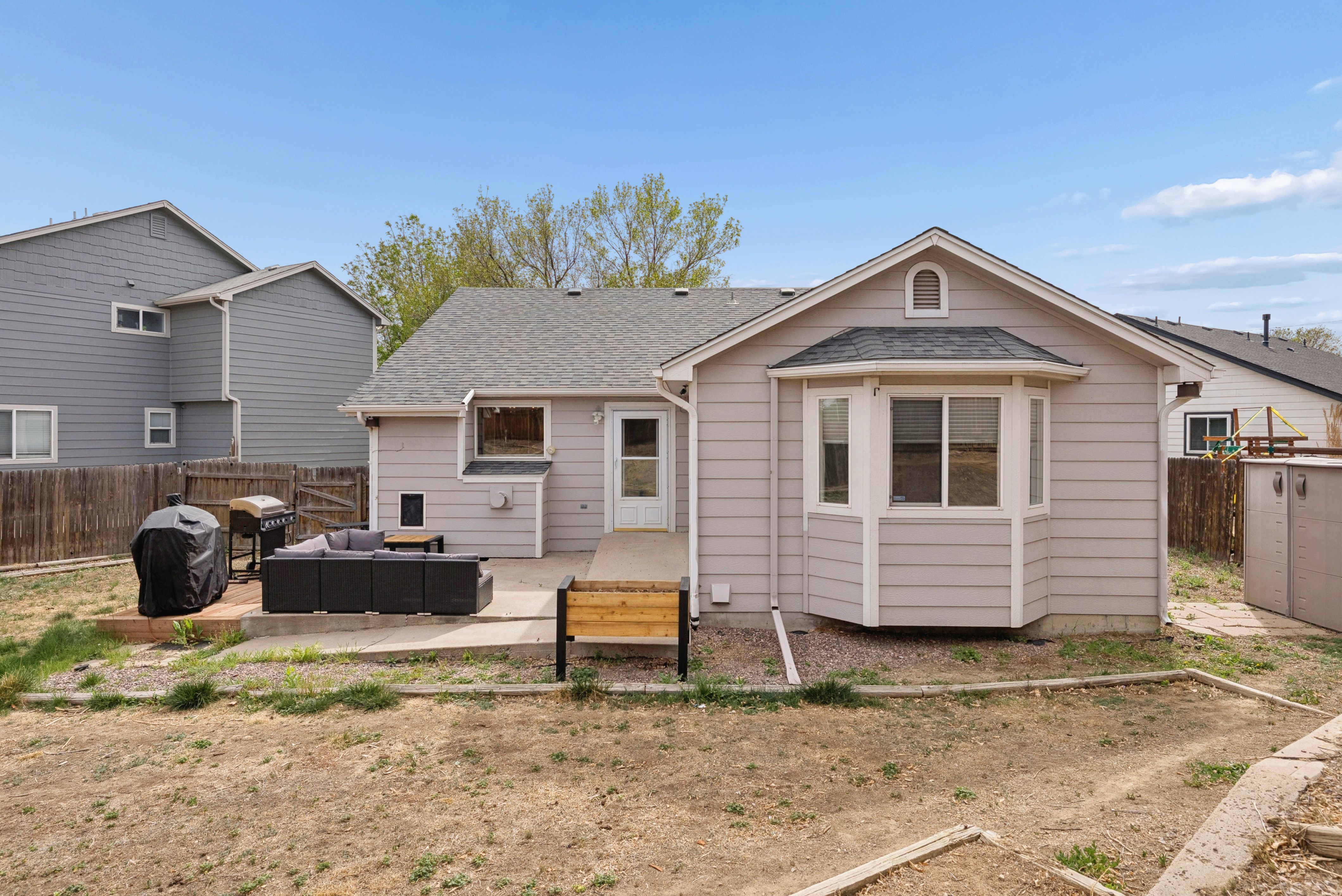  Tucked in a Quiet Cul-De-Sac in the Desirable Deza Estates - 物件實景