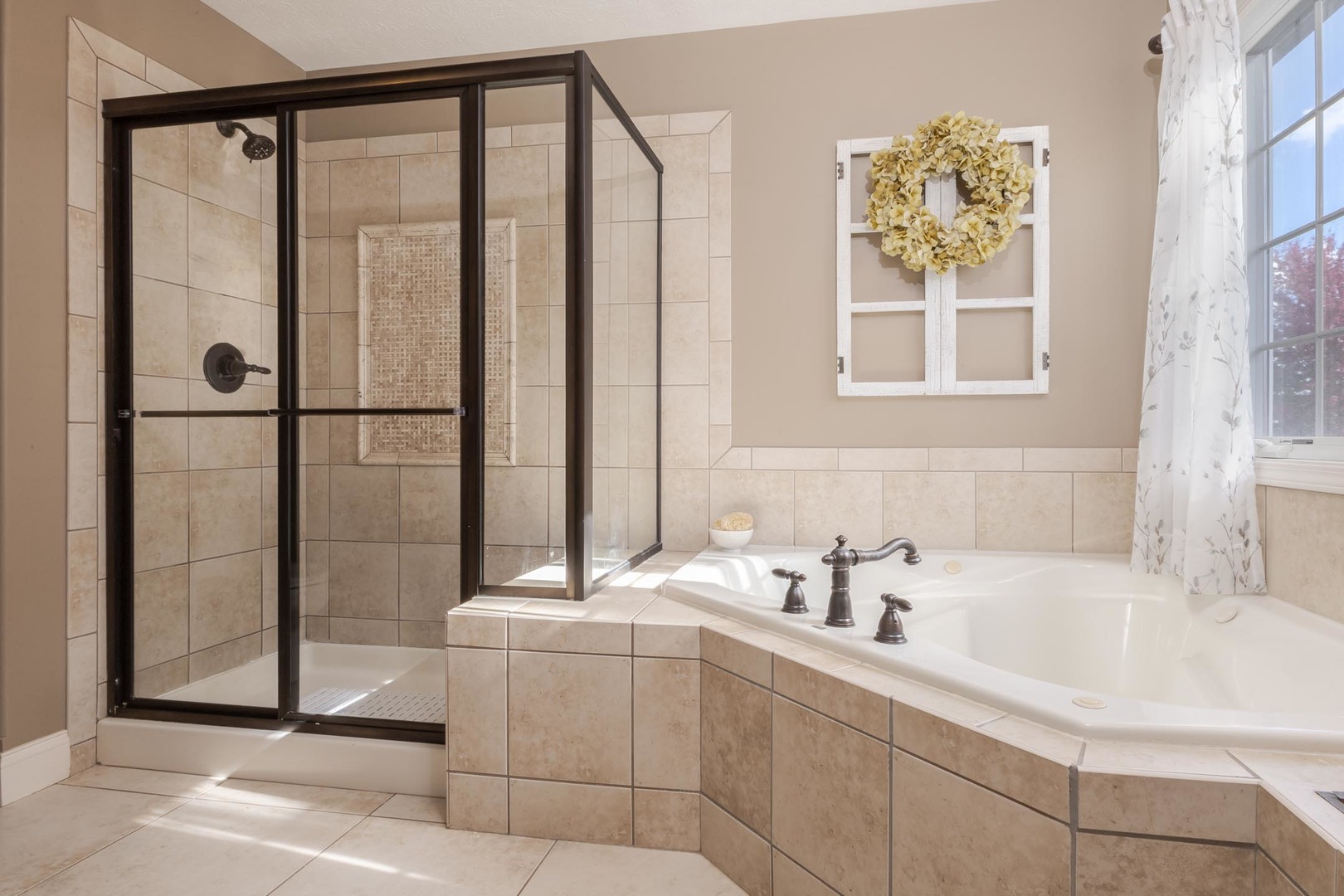 Bloomington, Illinois, 61704, United States, 4 Bedrooms Bedrooms, ,4 BathroomsBathrooms,Residential,For Sale,1996110