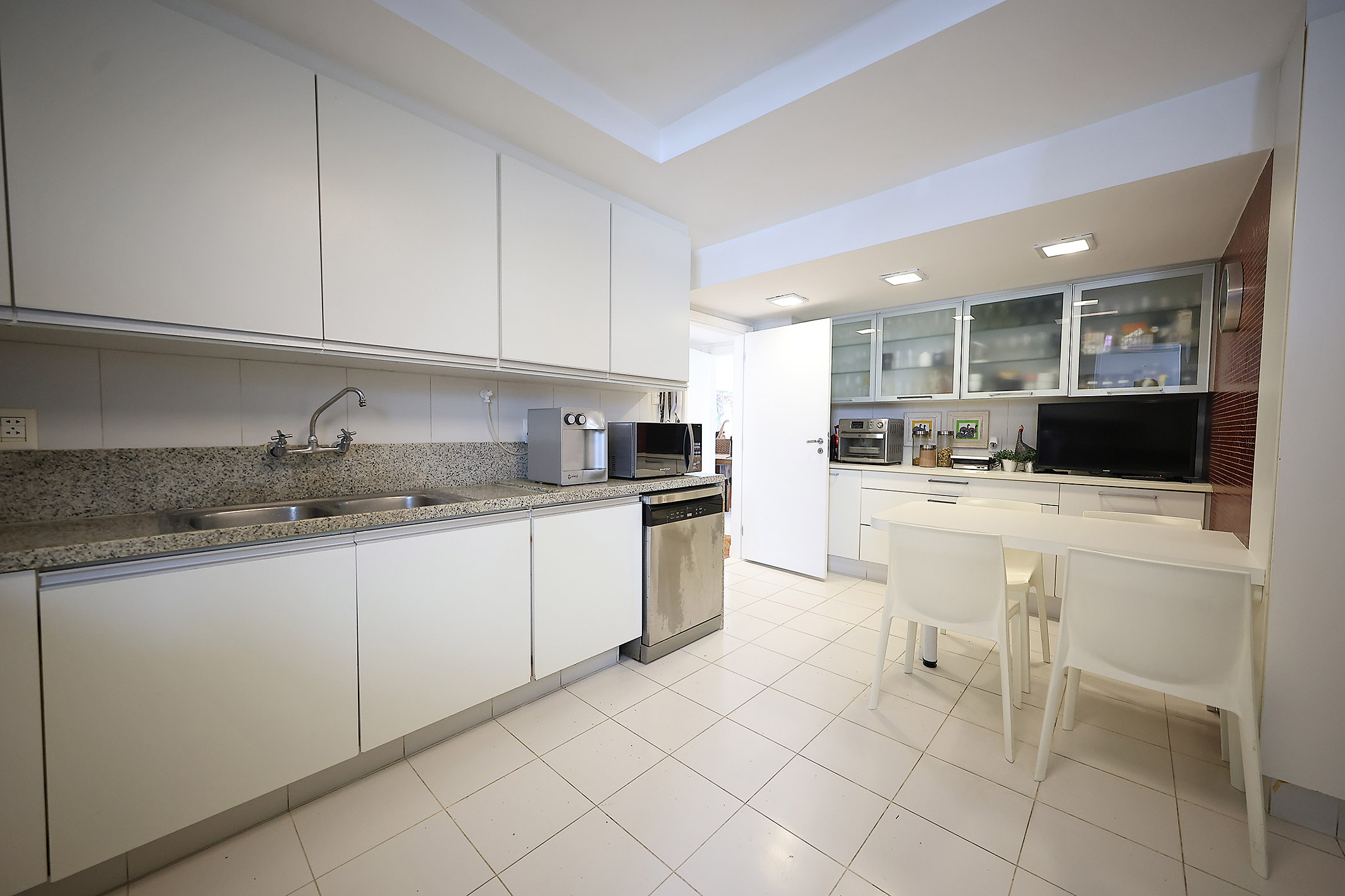  Classic four-bedroom apartment steps from Arpoador - 物件實景