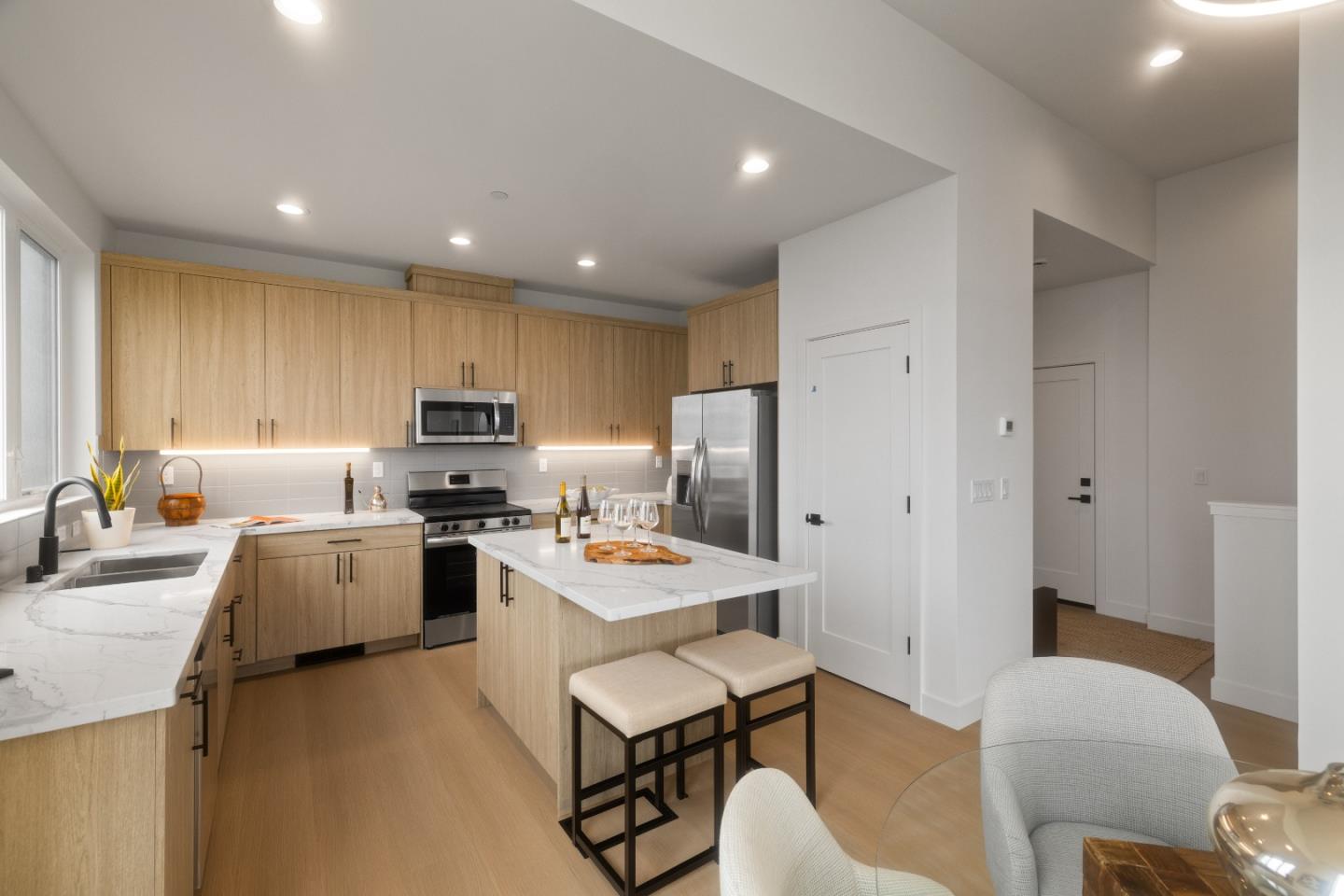 Pacifica, California, 94044, United States, 2 Bedrooms Bedrooms, ,3 BathroomsBathrooms,Residential,For Sale,1989147