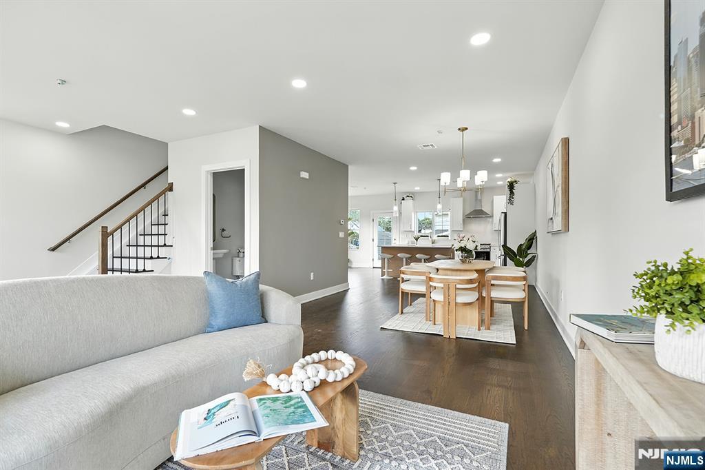 North Arlington, New Jersey, 07031, United States, 2 Bedrooms Bedrooms, ,2 BathroomsBathrooms,Residential,For Sale,2009077