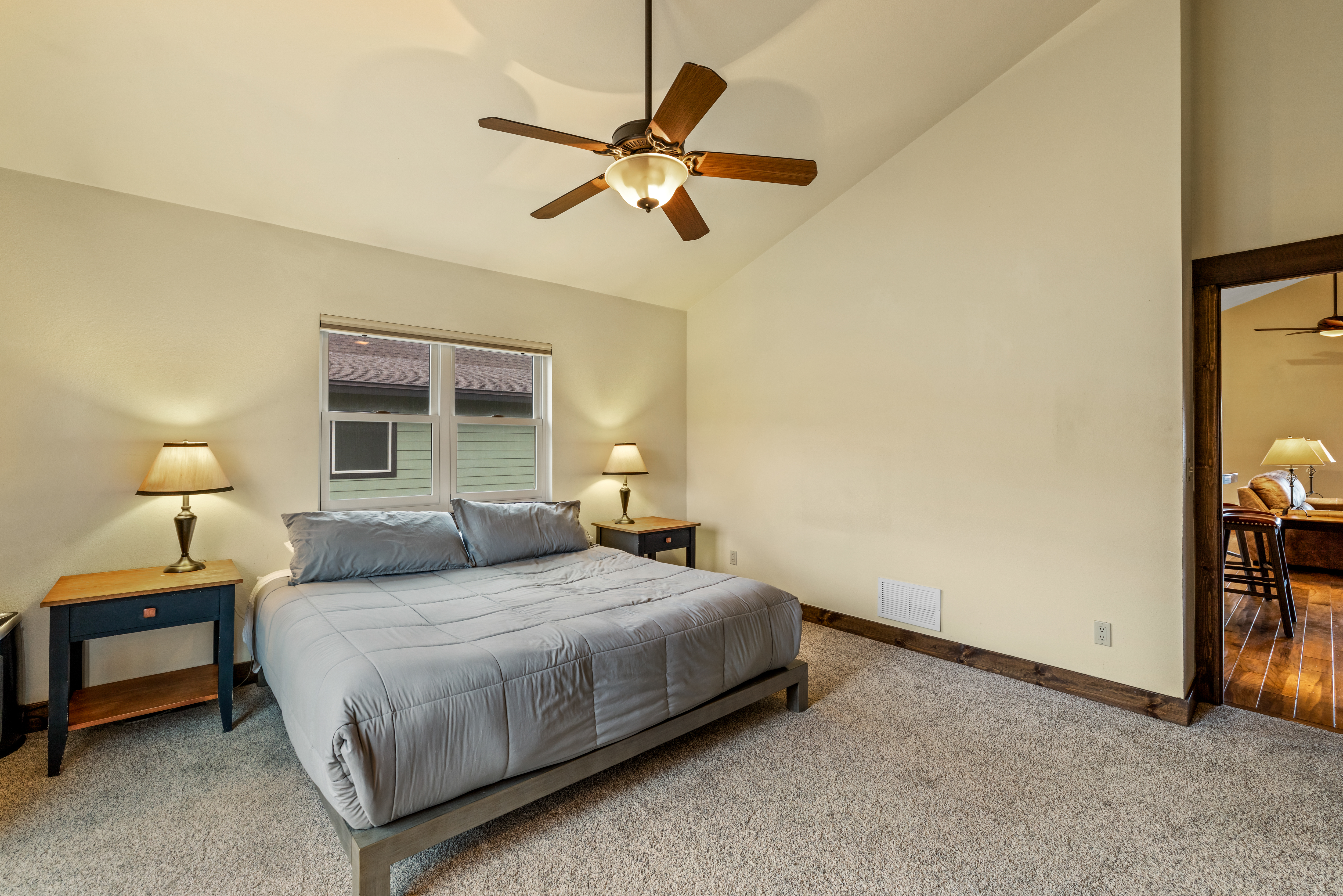  Updated Red Hawk Home w/ Spacious Layout - 物件實景