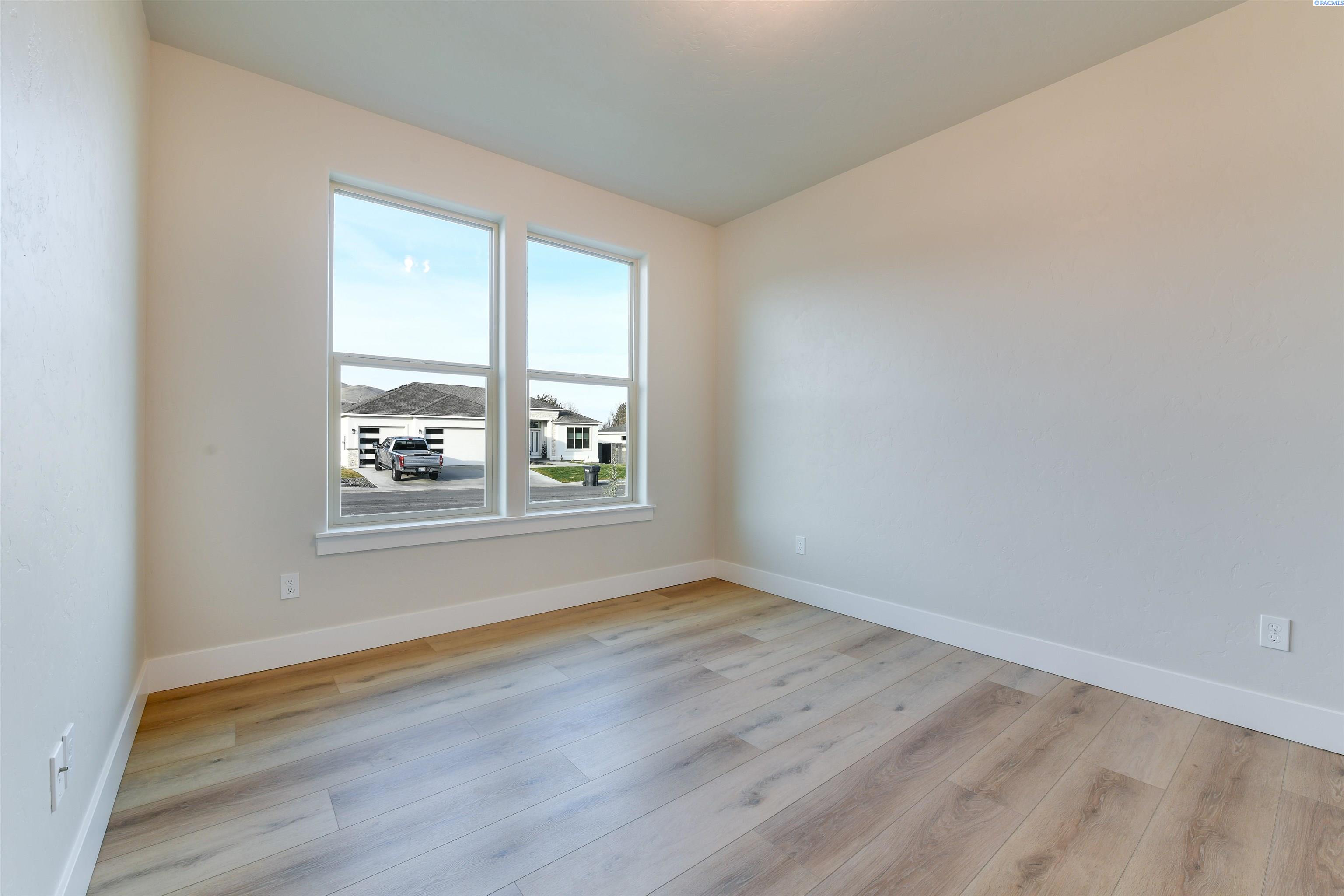 Richland, Washington, 99352, United States, 3 Bedrooms Bedrooms, ,2 BathroomsBathrooms,Residential,For Sale,1898380