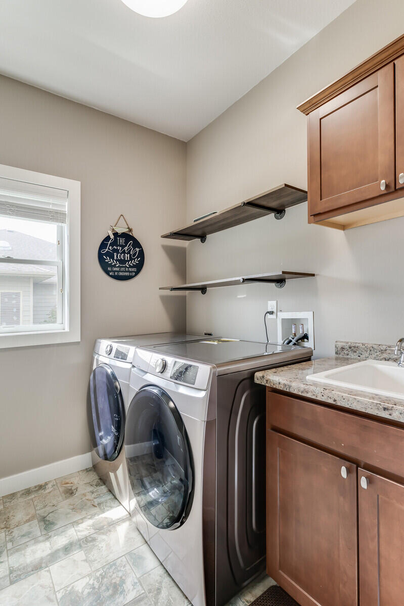 Onalaska, Wisconsin, 54650, United States, 3 Bedrooms Bedrooms, ,3 BathroomsBathrooms,Residential,For Sale,2037961