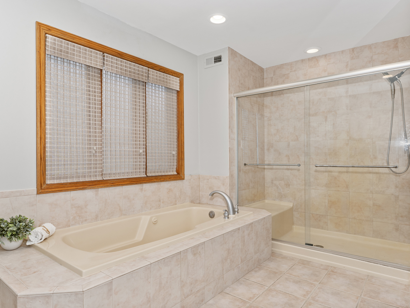 Frankfort, Illinois, 60423, United States, 8 Bedrooms Bedrooms, ,7 BathroomsBathrooms,Residential,For Sale,1911769