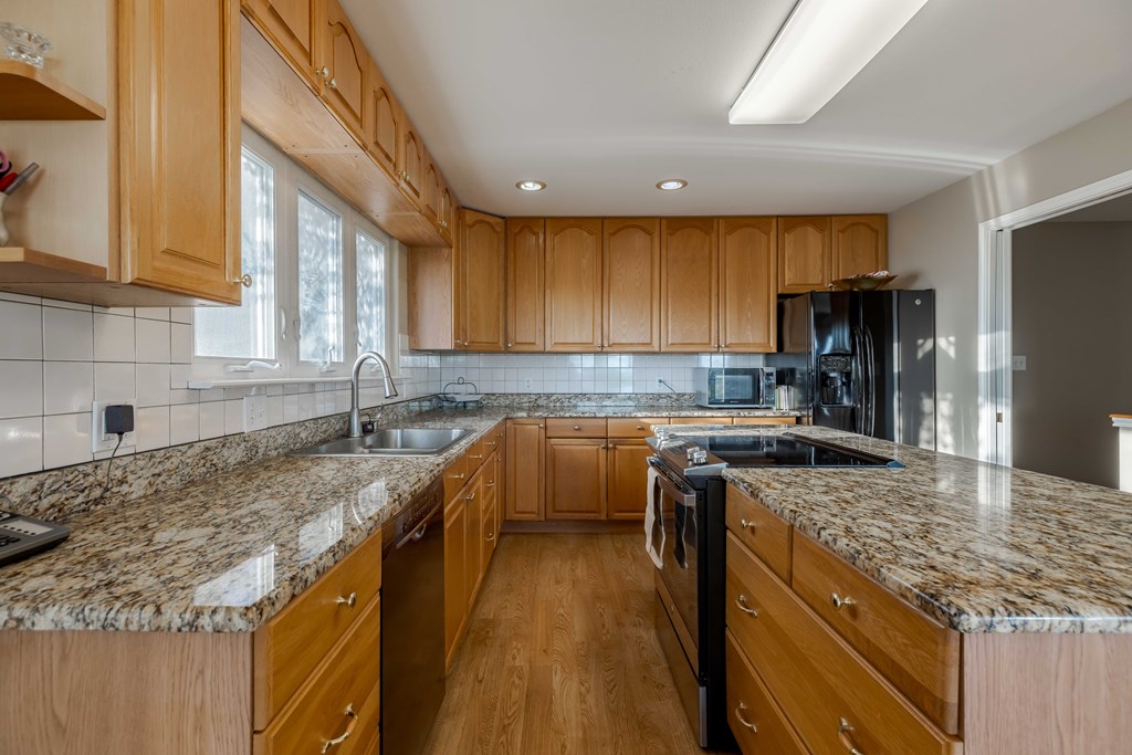 Kerrville, Texas, 78028, United States, 4 Bedrooms Bedrooms, ,4 BathroomsBathrooms,Residential,For Sale,1921517