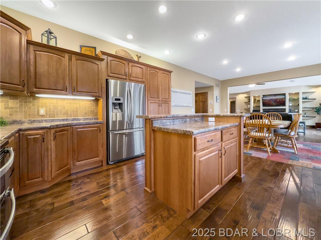 Camdenton, Missouri, 65020, United States, 4 Bedrooms Bedrooms, ,4 BathroomsBathrooms,Residential,For Sale,1805220