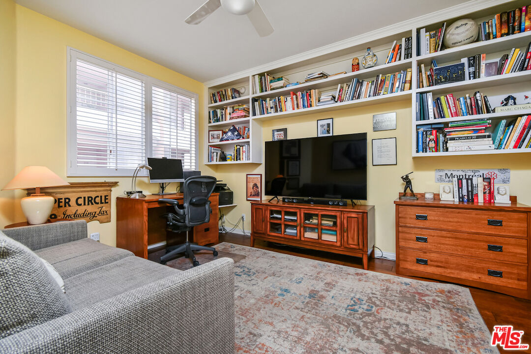 Sherman Oaks, California, 91403, United States, 2 Bedrooms Bedrooms, ,3 BathroomsBathrooms,Residential,For Sale,1951030
