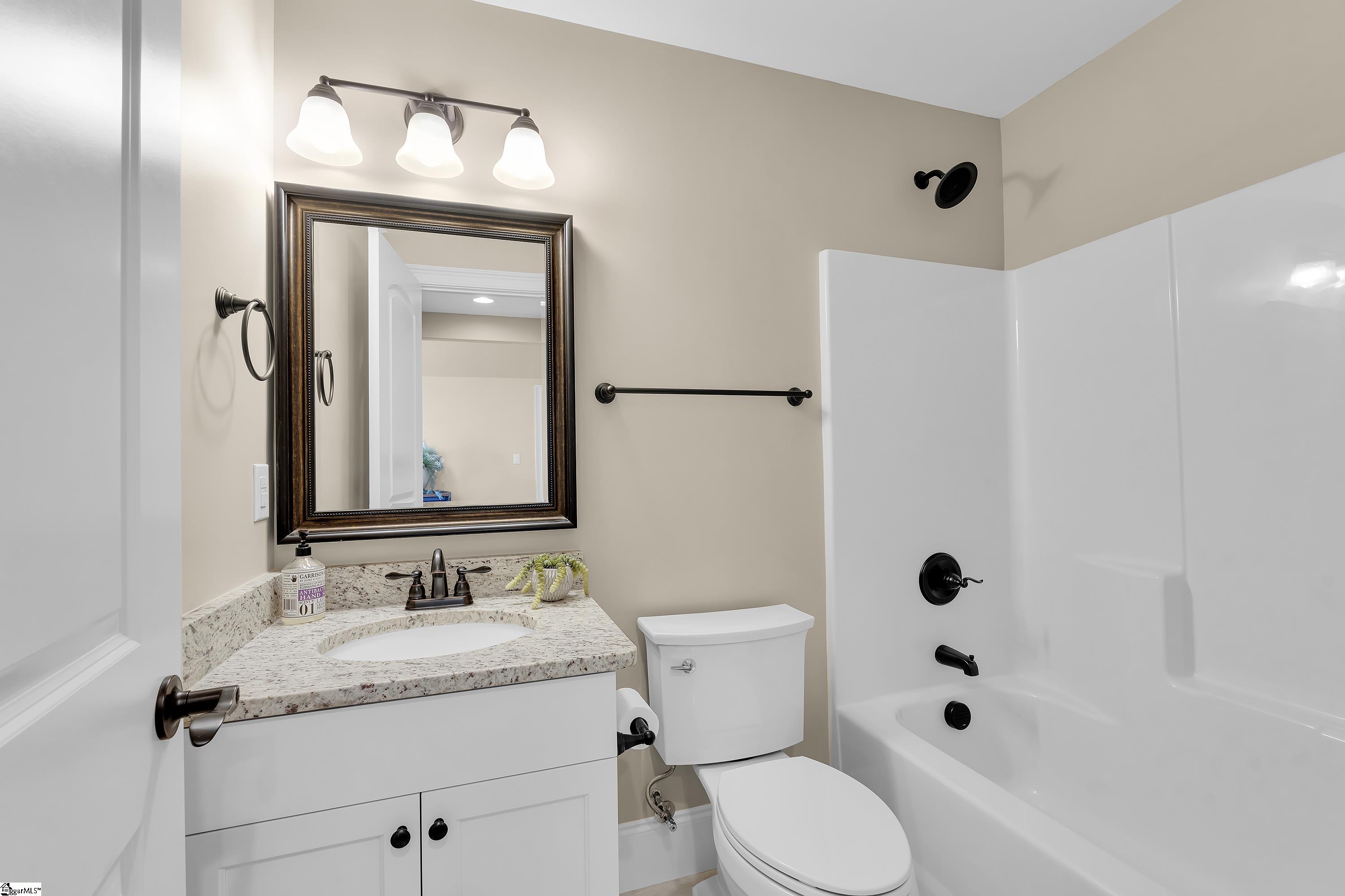 Campobello, South Carolina, 29322, United States, 4 Bedrooms Bedrooms, ,5 BathroomsBathrooms,Residential,For Sale,1827518