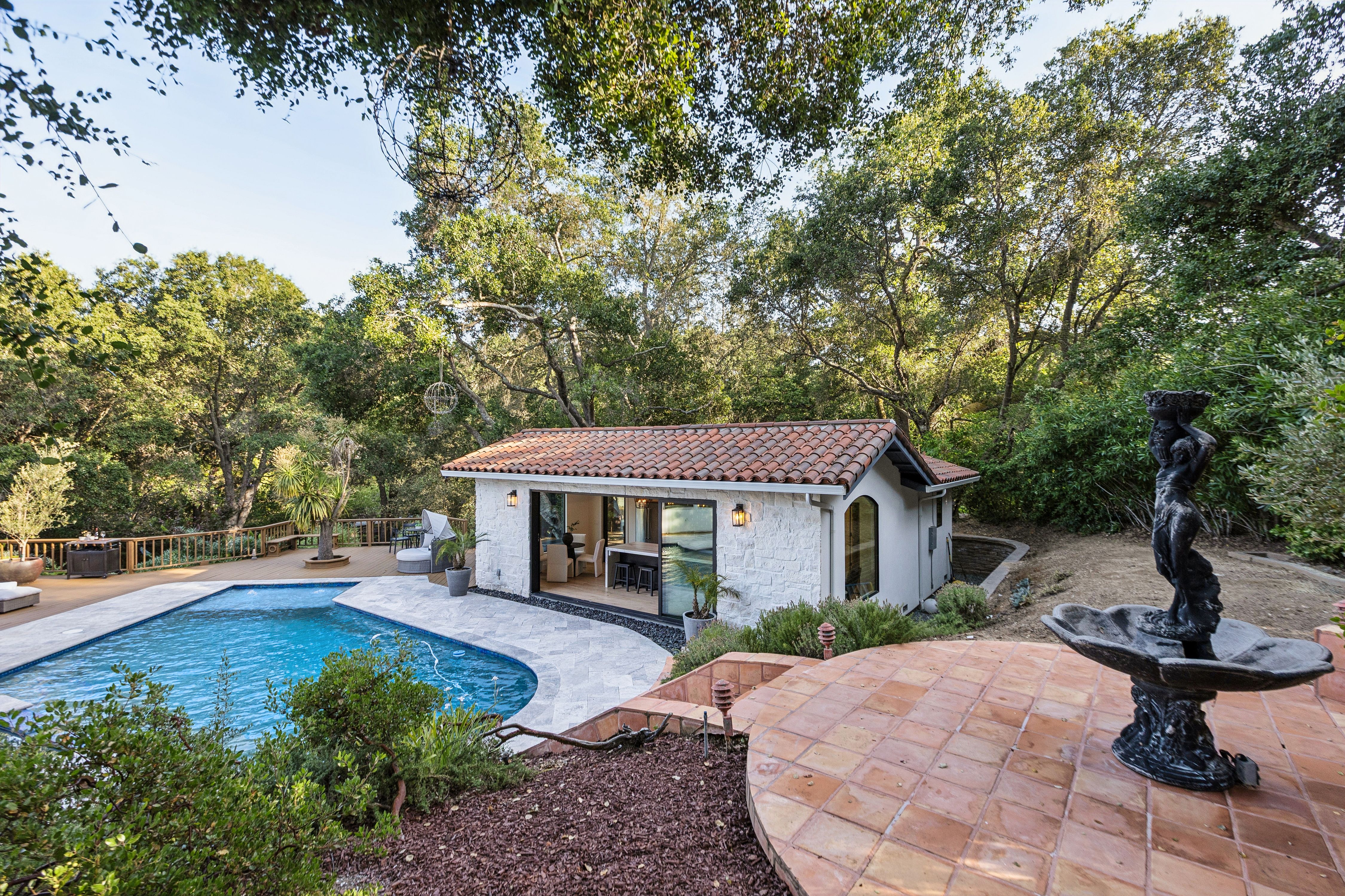  Private Gated Sanctuary With Expansive Outdoor Living - 物件實景
