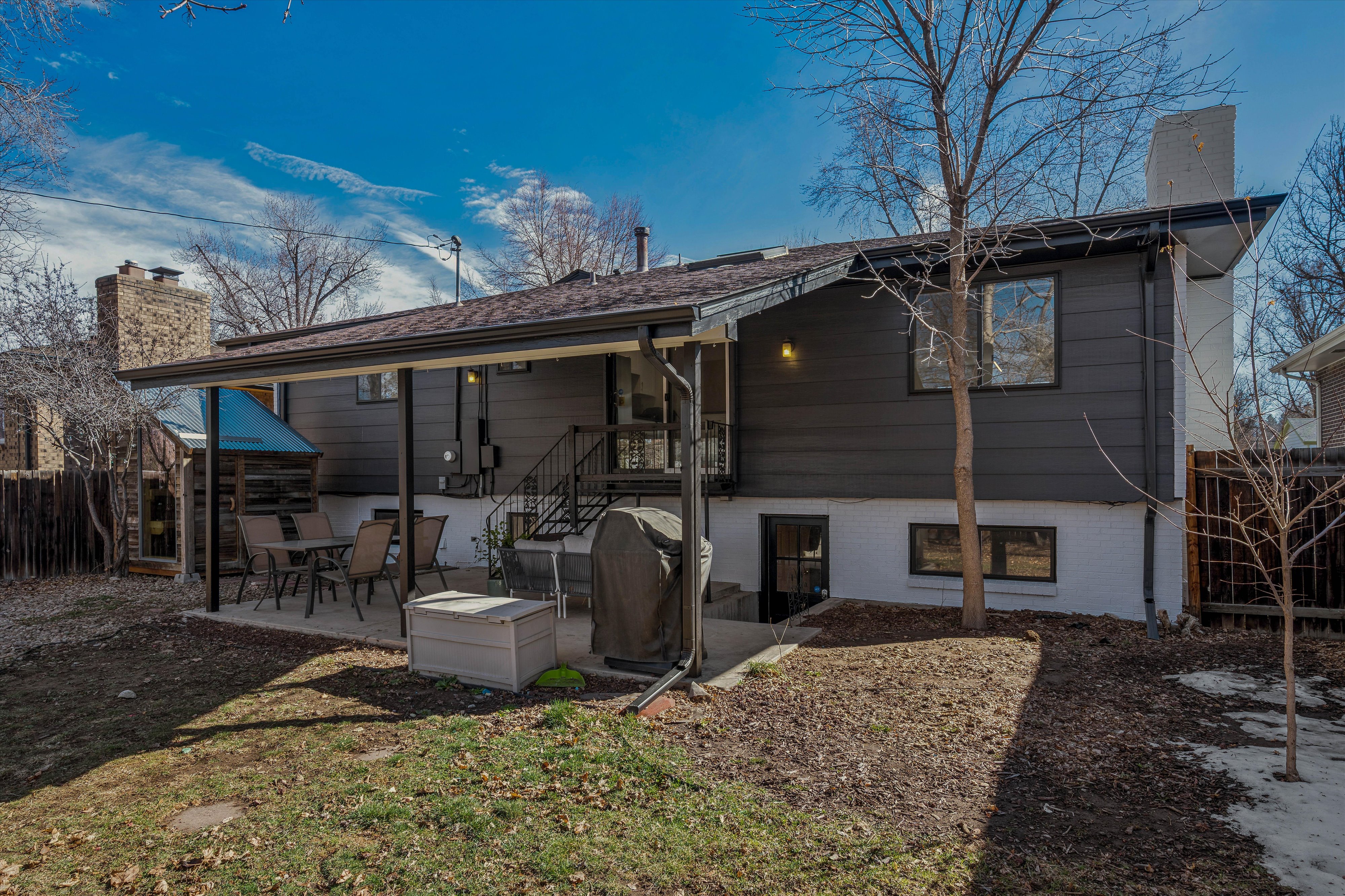  Beautifully Updated Split-Level Home Offering Generous Square Footage - 物件實景