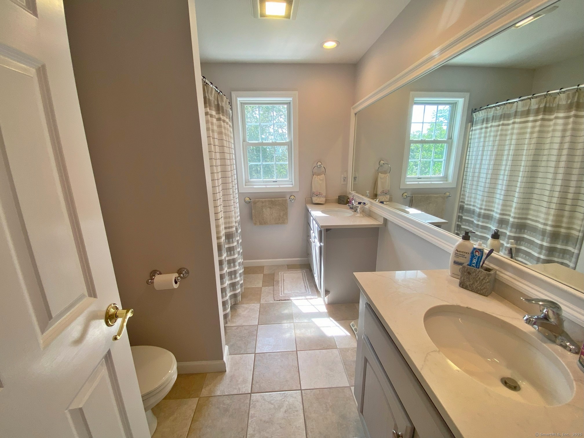 Southbury, Connecticut, 06488, United States, 4 Bedrooms Bedrooms, ,4 BathroomsBathrooms,Residential,For Sale,1932401