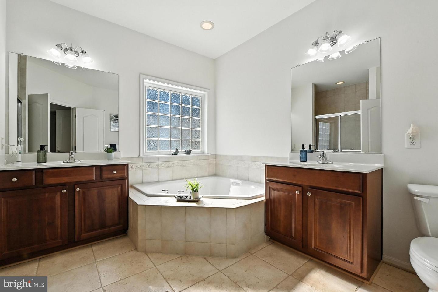 Centreville, Maryland, 21617, United States, 3 Bedrooms Bedrooms, ,5 BathroomsBathrooms,Residential,For Sale,1901201