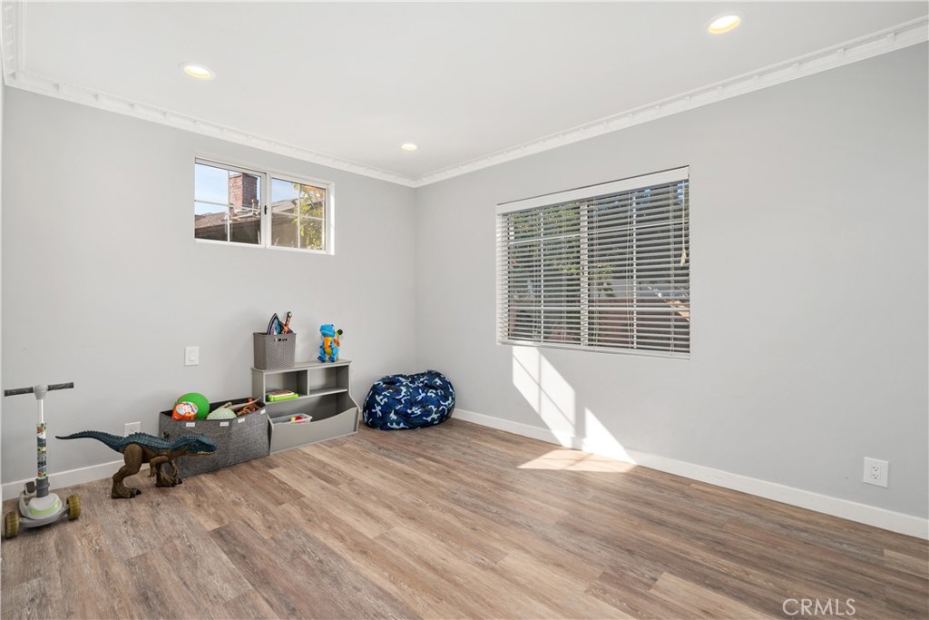 Valley Glen, California, 91401, United States, 4 Bedrooms Bedrooms, ,4 BathroomsBathrooms,Residential,For Sale,1990923