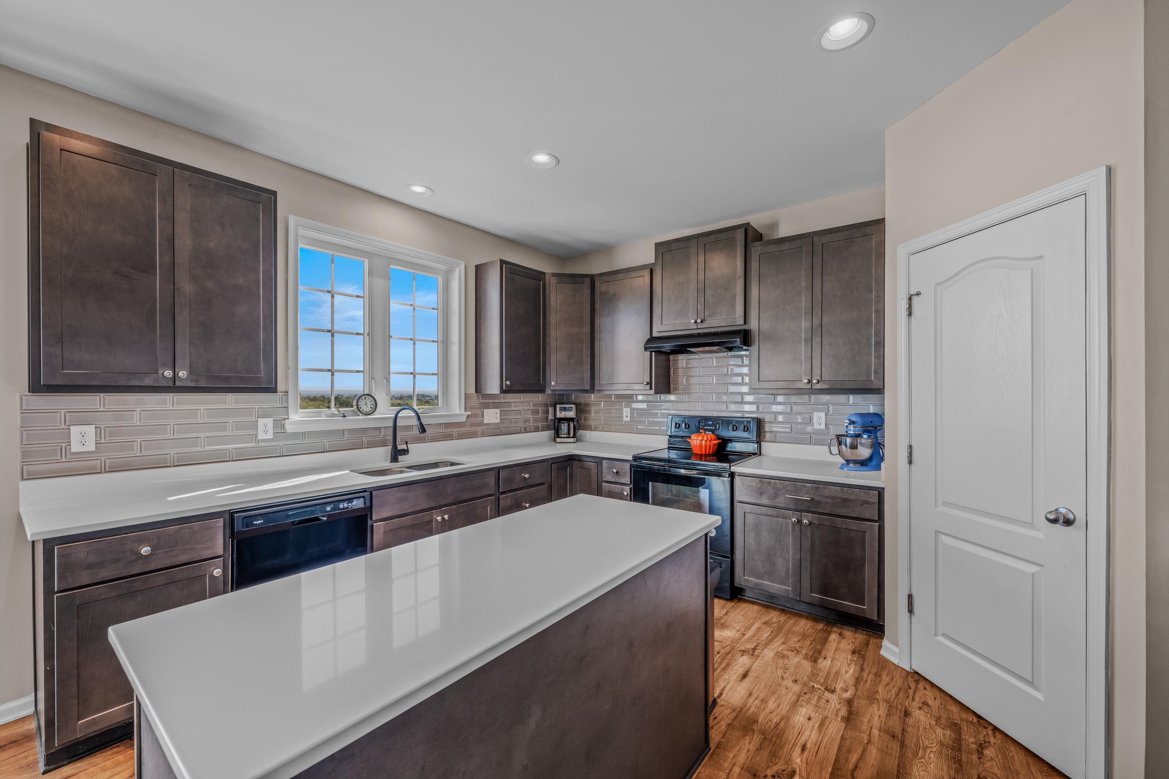 Matinsburg, West Virginia, 25403, United States, 4 Bedrooms Bedrooms, ,Residential,For Sale,1977883