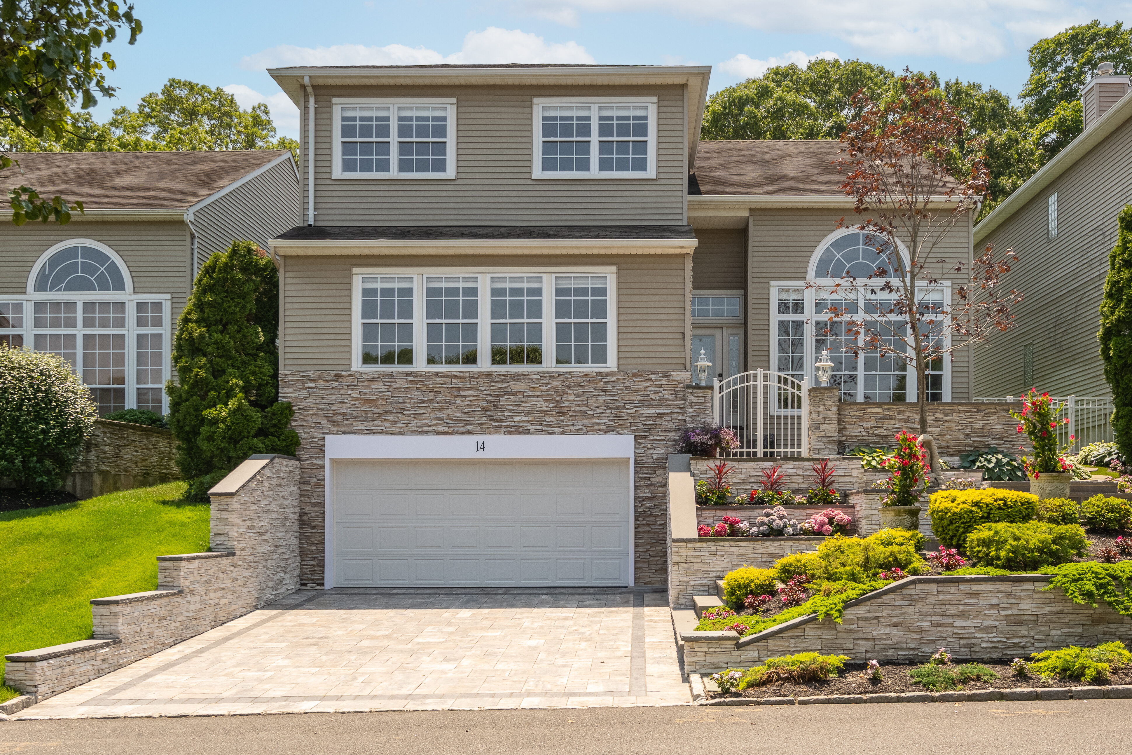 14 Hamlet Drive,Hauppauge, NY, 11788 