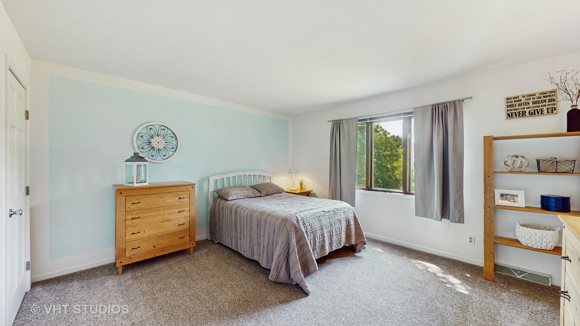 St. Charles, Illinois, 60175, United States, 4 Bedrooms Bedrooms, ,3 BathroomsBathrooms,Residential,For Sale,1889626