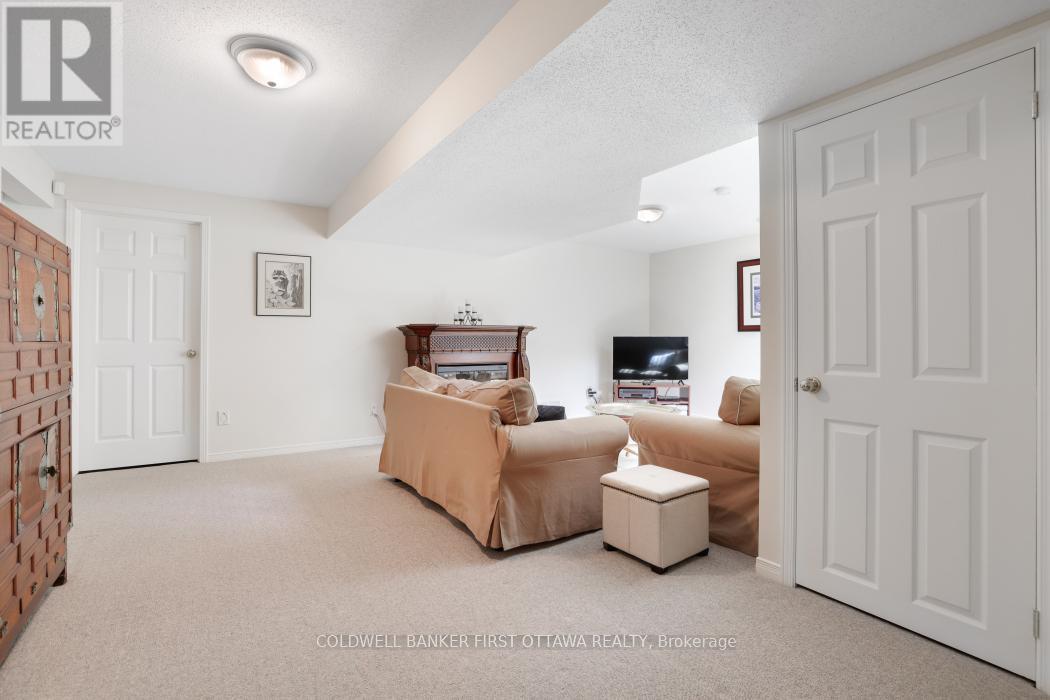 Ottawa, Ontario, K2S 1Z6, CA, 3 Bedrooms Bedrooms, ,3 BathroomsBathrooms,Residential,For Sale,1906768