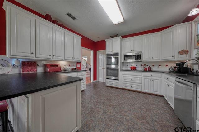 Lindale, Texas, 75771, United States, 4 Bedrooms Bedrooms, ,3 BathroomsBathrooms,Residential,For Sale,1937057