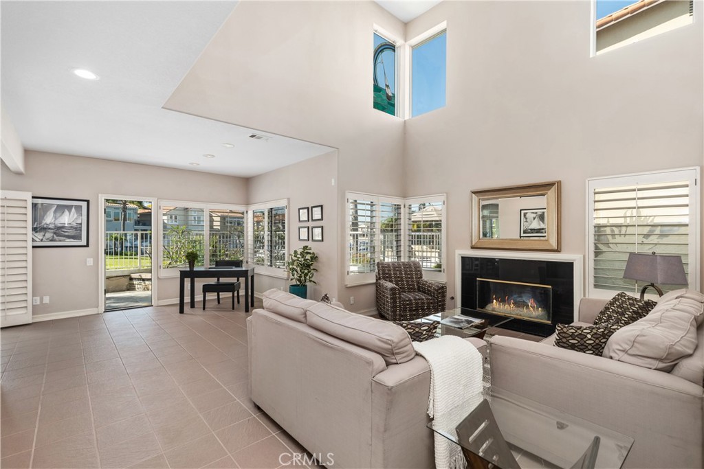 Long Beach, California, 90803, United States, 3 Bedrooms Bedrooms, ,3 BathroomsBathrooms,Residential,For Sale,1989113