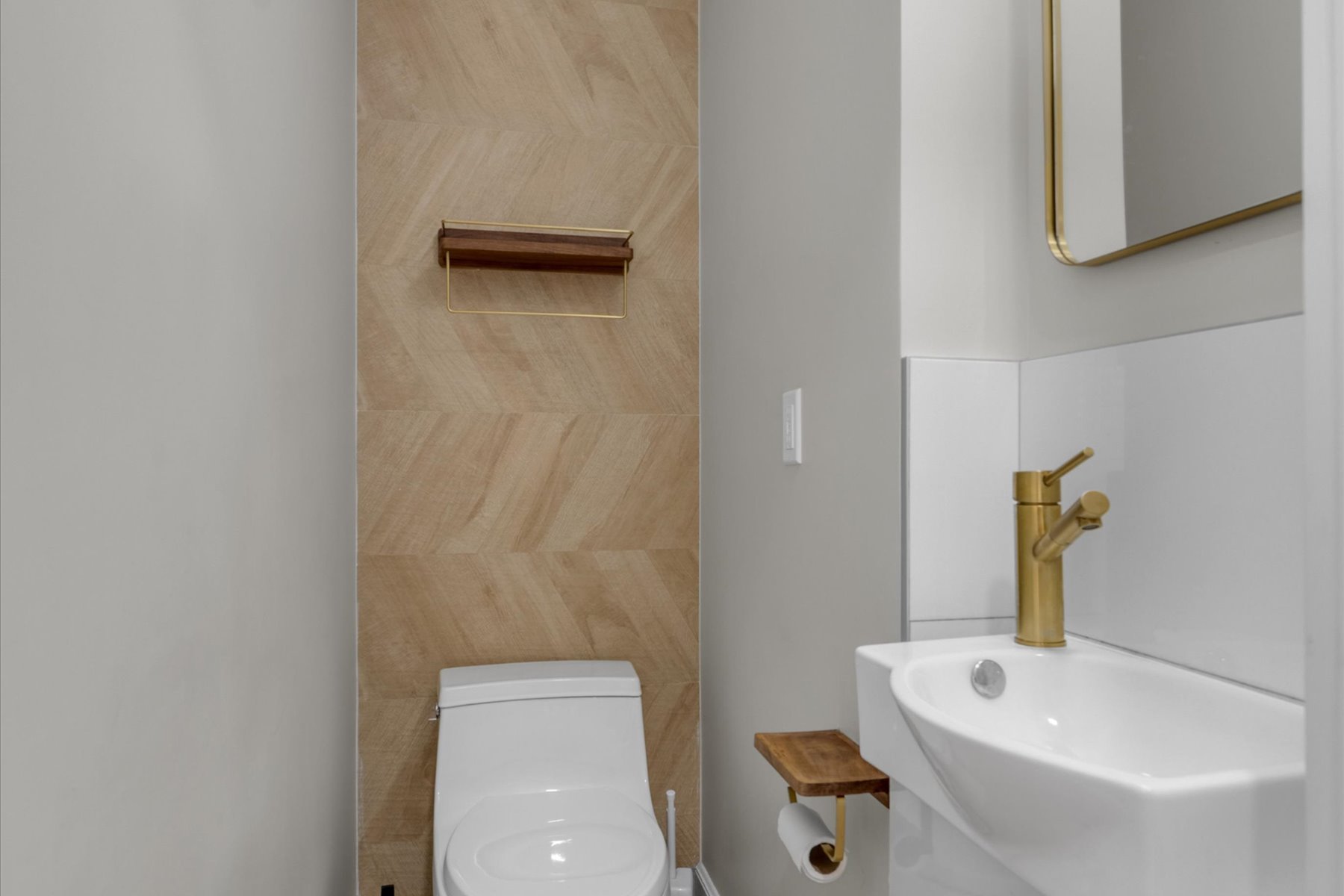  ?REMARKABLY RENOVATED SEMI DETACHED HOME IN FOREST HILLS HILLS? - 物件實景