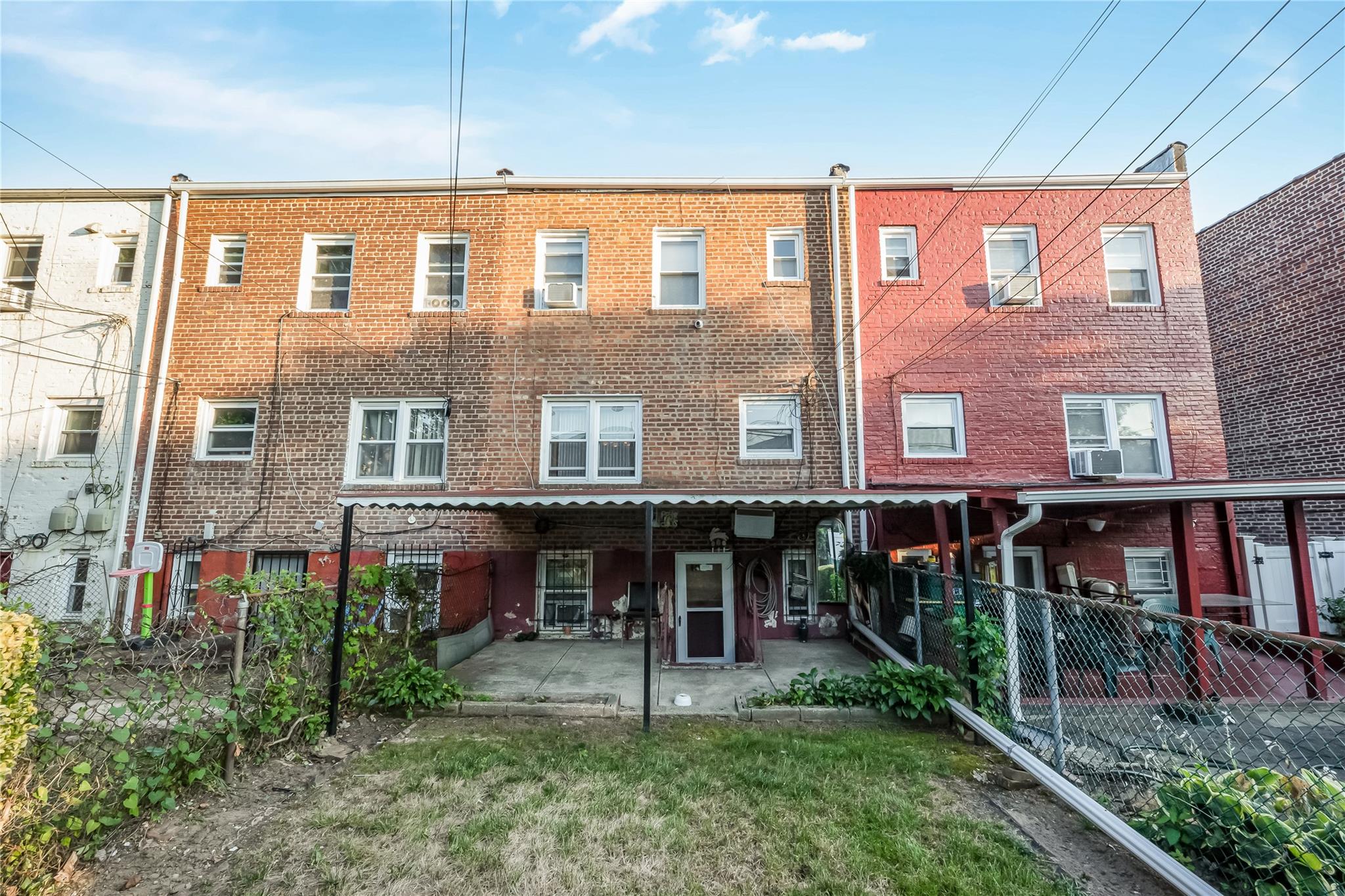 Cambria Heights, New York, 11429, United States, 3 Bedrooms Bedrooms, ,2 BathroomsBathrooms,Residential,For Sale,1877531