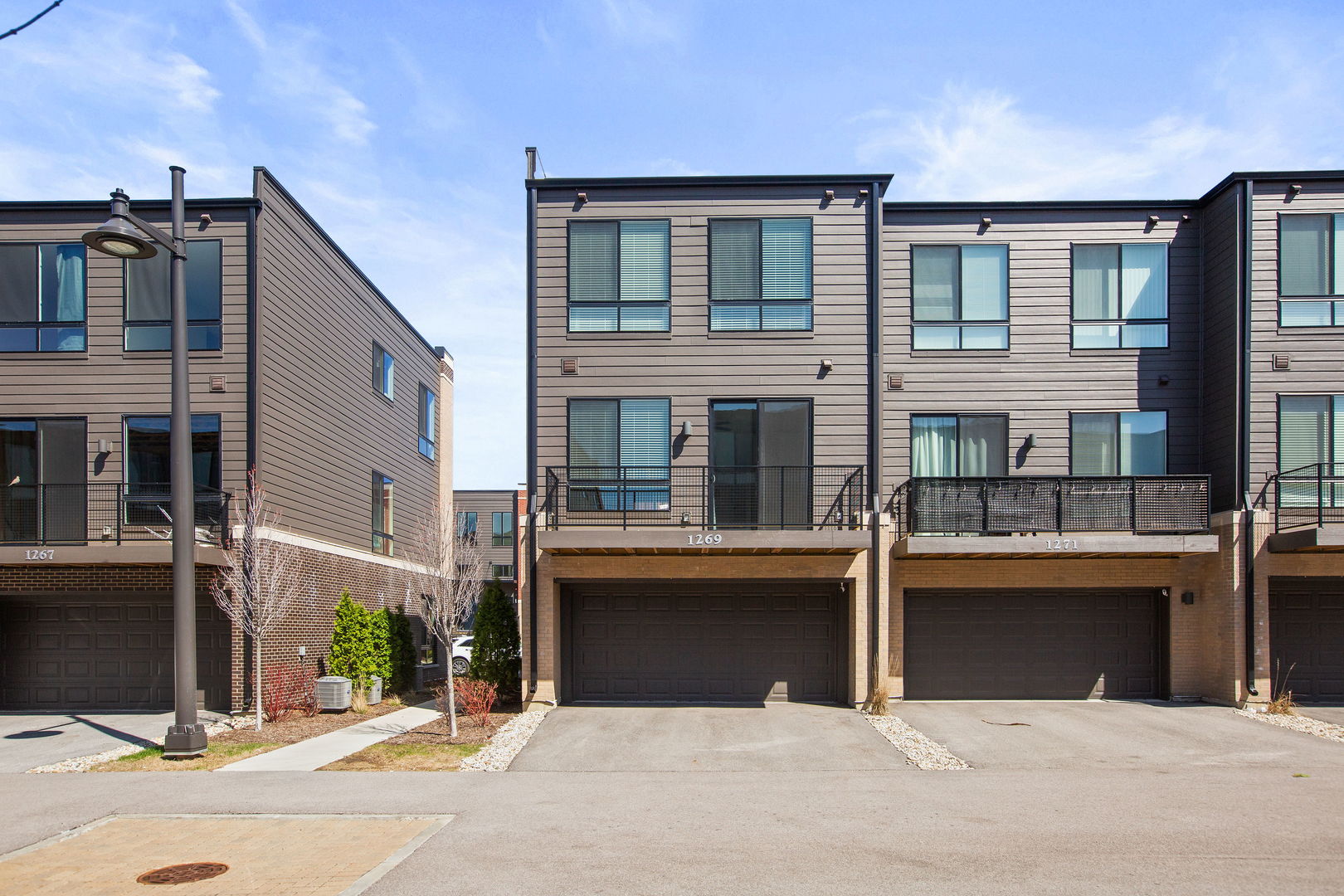 Schaumburg, Illinois, 60173, United States, 3 Bedrooms Bedrooms, ,3 BathroomsBathrooms,Residential,For Sale,1868457
