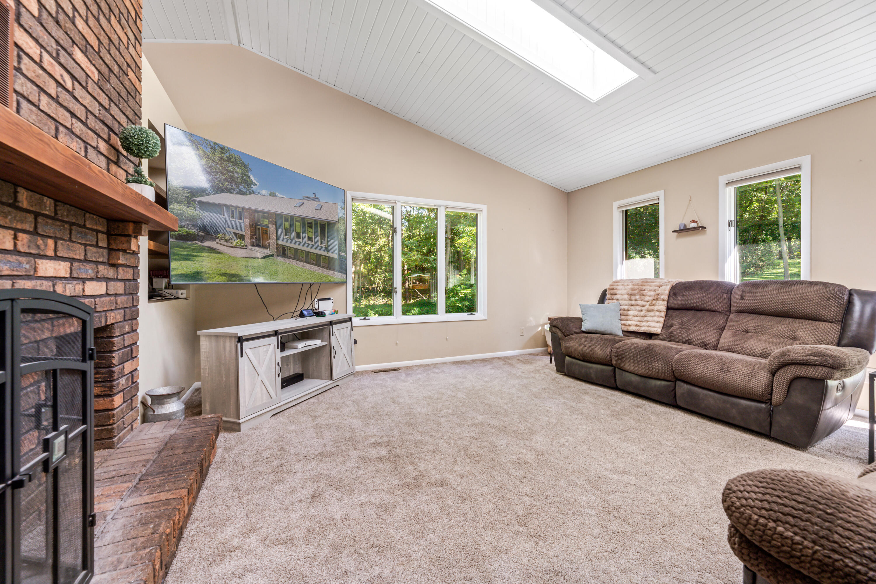 Shelby, Wisconsin, 54601, United States, 4 Bedrooms Bedrooms, ,3 BathroomsBathrooms,Residential,For Sale,1930949