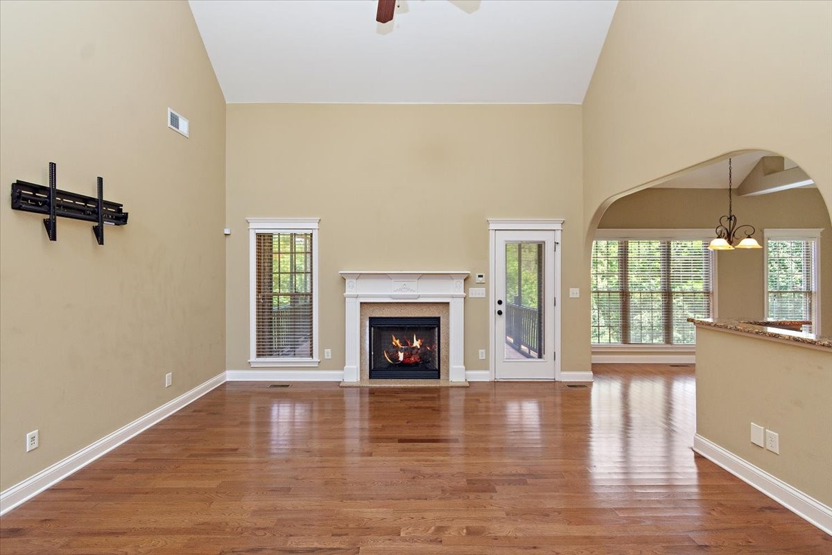 Clarksville, Tennessee, 37043, United States, 4 Bedrooms Bedrooms, ,4 BathroomsBathrooms,Residential,For Sale,1933080
