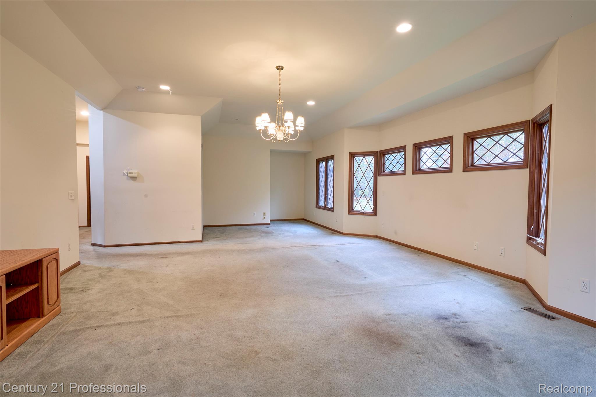 Rochester, Michigan, 48306, United States, 5 Bedrooms Bedrooms, ,6 BathroomsBathrooms,Residential,For Sale,1987117