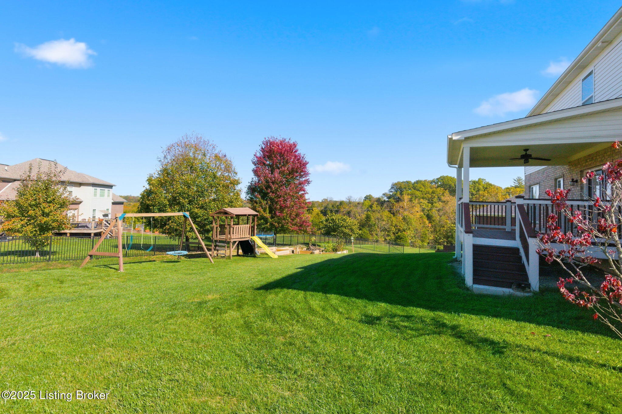 La Grange, Kentucky, 40031, United States, 5 Bedrooms Bedrooms, ,4 BathroomsBathrooms,Residential,For Sale,1971685