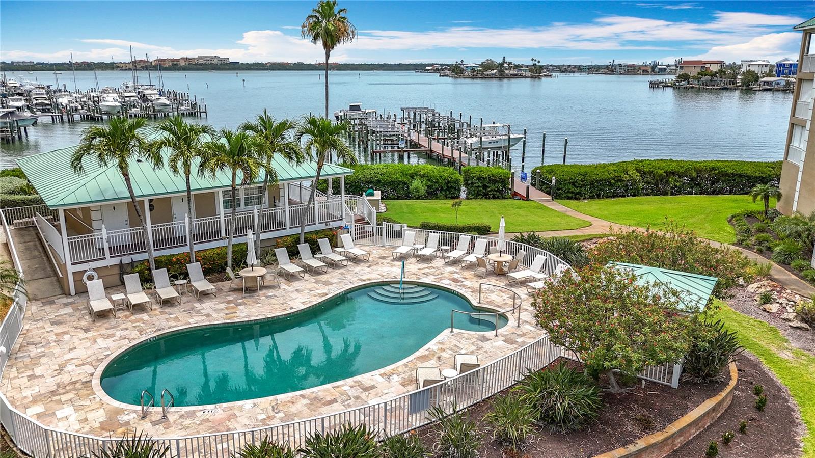 Madeira Beach, Florida, 33708, United States, 2 Bedrooms Bedrooms, ,2 BathroomsBathrooms,Residential,For Sale,1981210