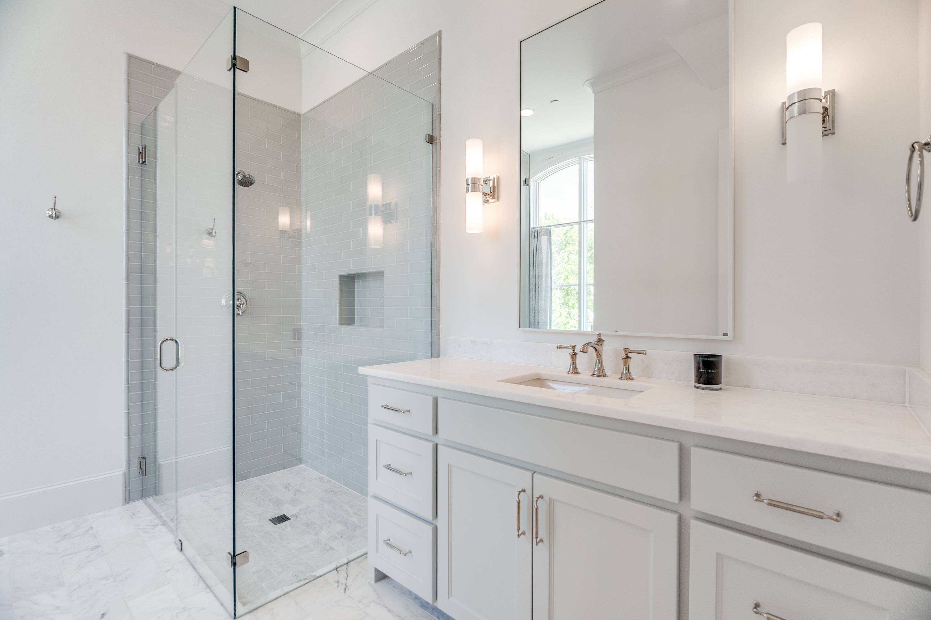  Timeless Home With Designer Finishes Located in University Park - 物件實景