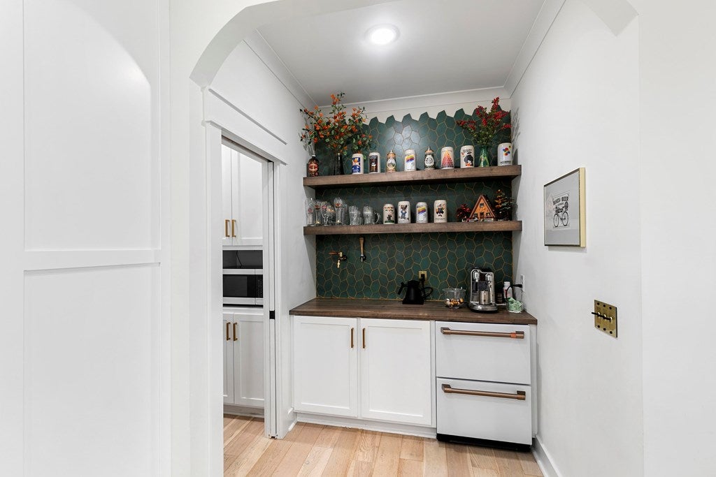 Newton, Alabama, 36352, United States, 4 Bedrooms Bedrooms, ,3 BathroomsBathrooms,Residential,For Sale,1989704