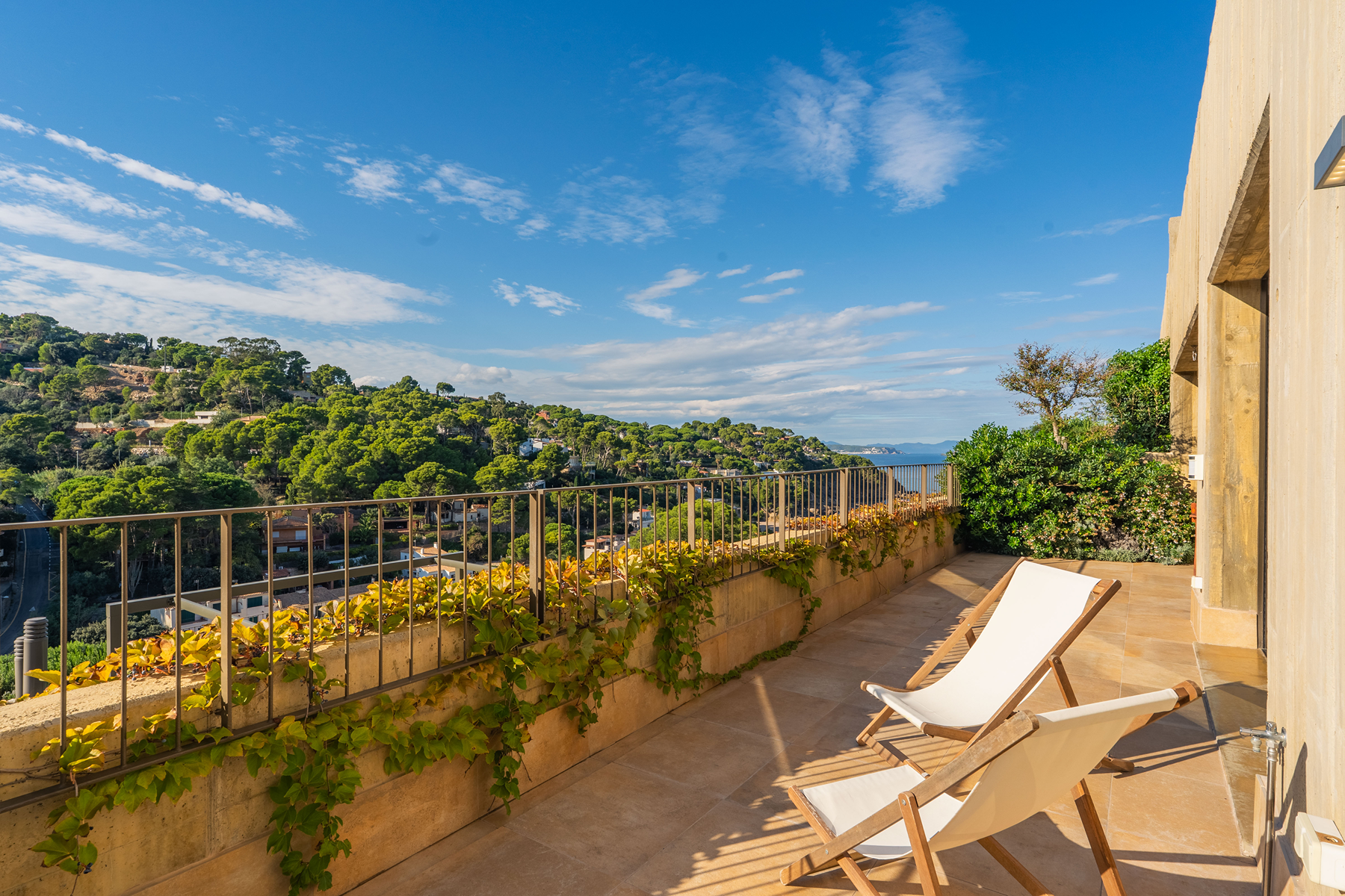  Exclusive Penthouse at Street Level with Sea Views in Sa Riera, Costa Brava - 物件實景