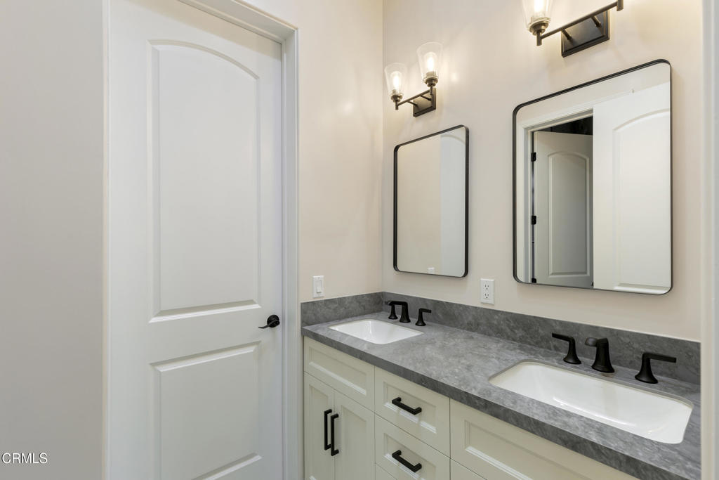 Ventura, California, 93003, United States, 4 Bedrooms Bedrooms, ,4 BathroomsBathrooms,Residential,For Sale,1912108
