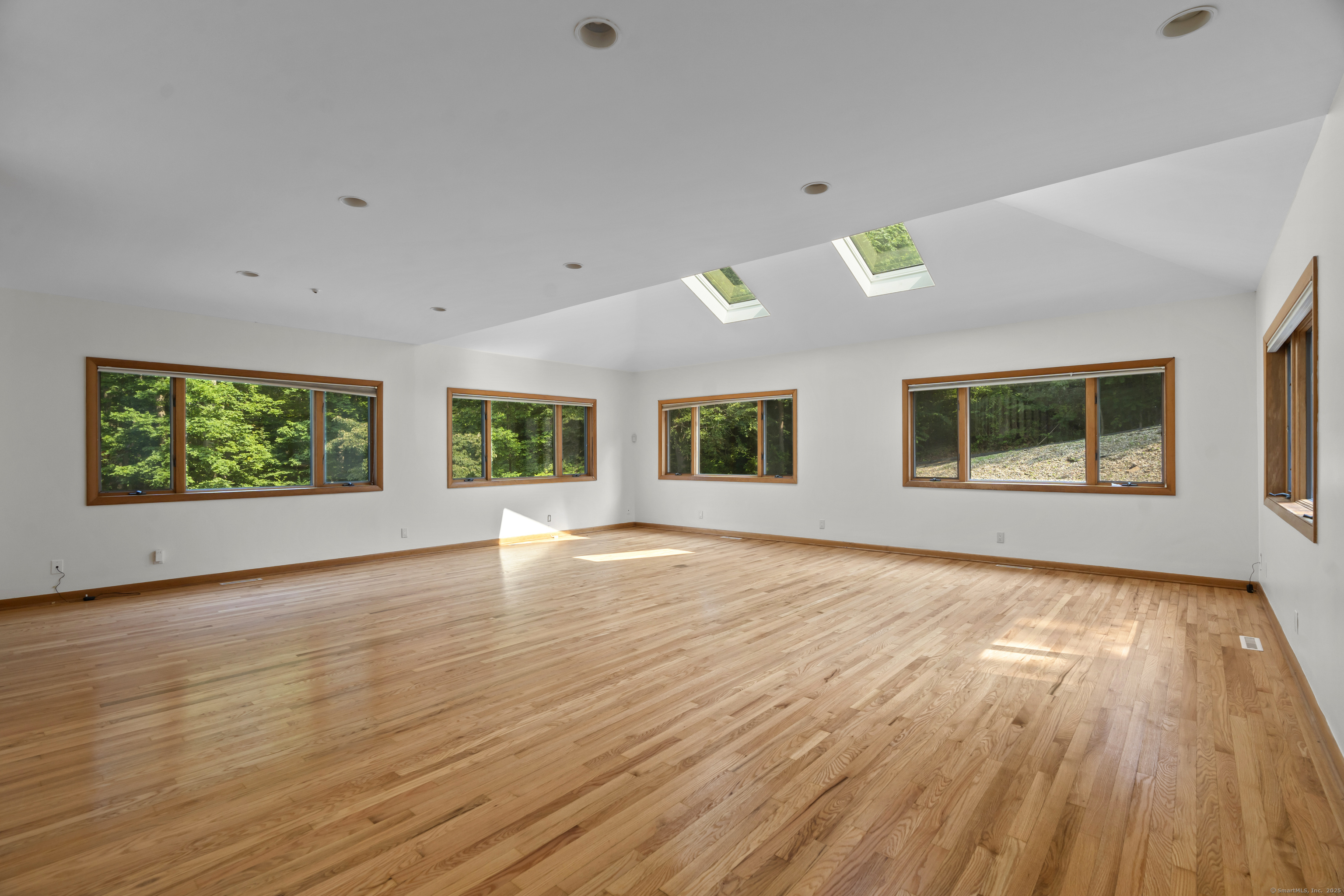 Branford, Connecticut, 06405, United States, 3 Bedrooms Bedrooms, ,3 BathroomsBathrooms,Residential,For Sale,1912319