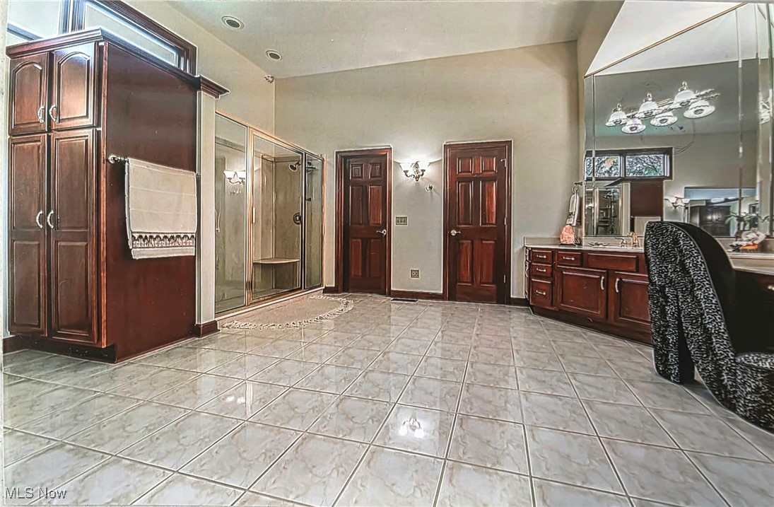 Valley City, Ohio, 44280, United States, 4 Bedrooms Bedrooms, ,5 BathroomsBathrooms,Residential,For Sale,1836781