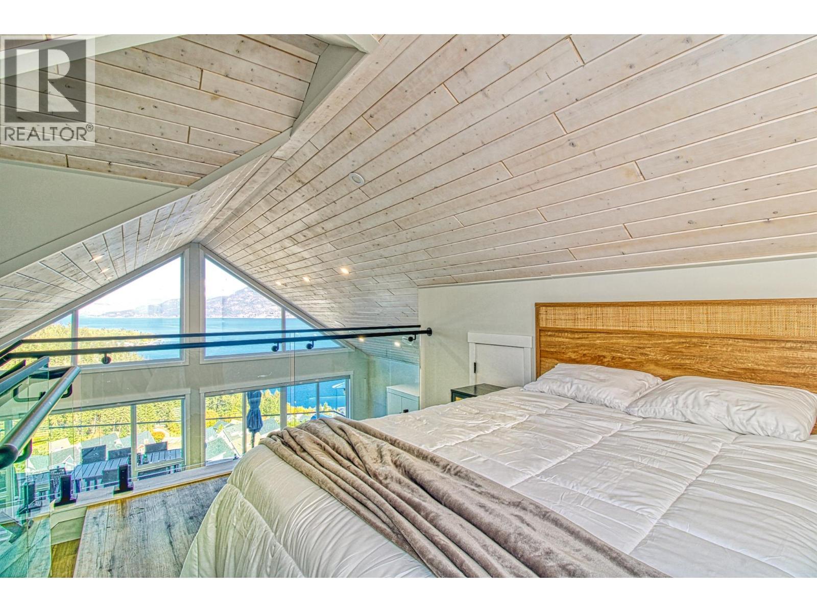 KELOWNA, British Columbia, V1Z 3R8, CA, 3 Bedrooms Bedrooms, ,2 BathroomsBathrooms,Residential,For Sale,1918397