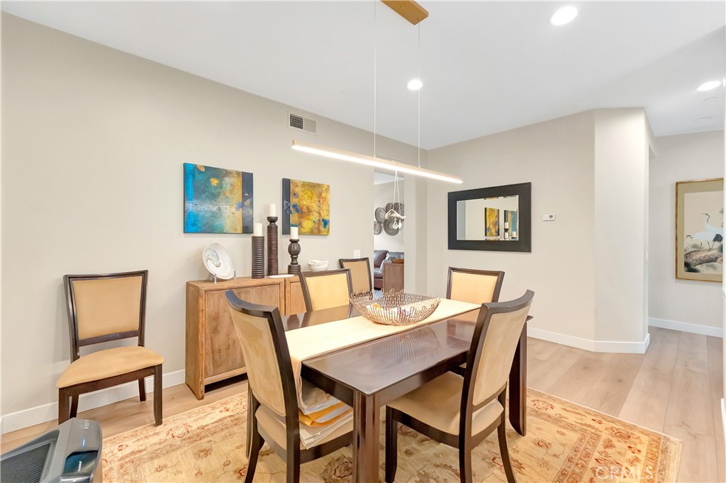 Huntington Beach, California, 92648, United States, 2 Bedrooms Bedrooms, ,3 BathroomsBathrooms,Residential,For Sale,1992033