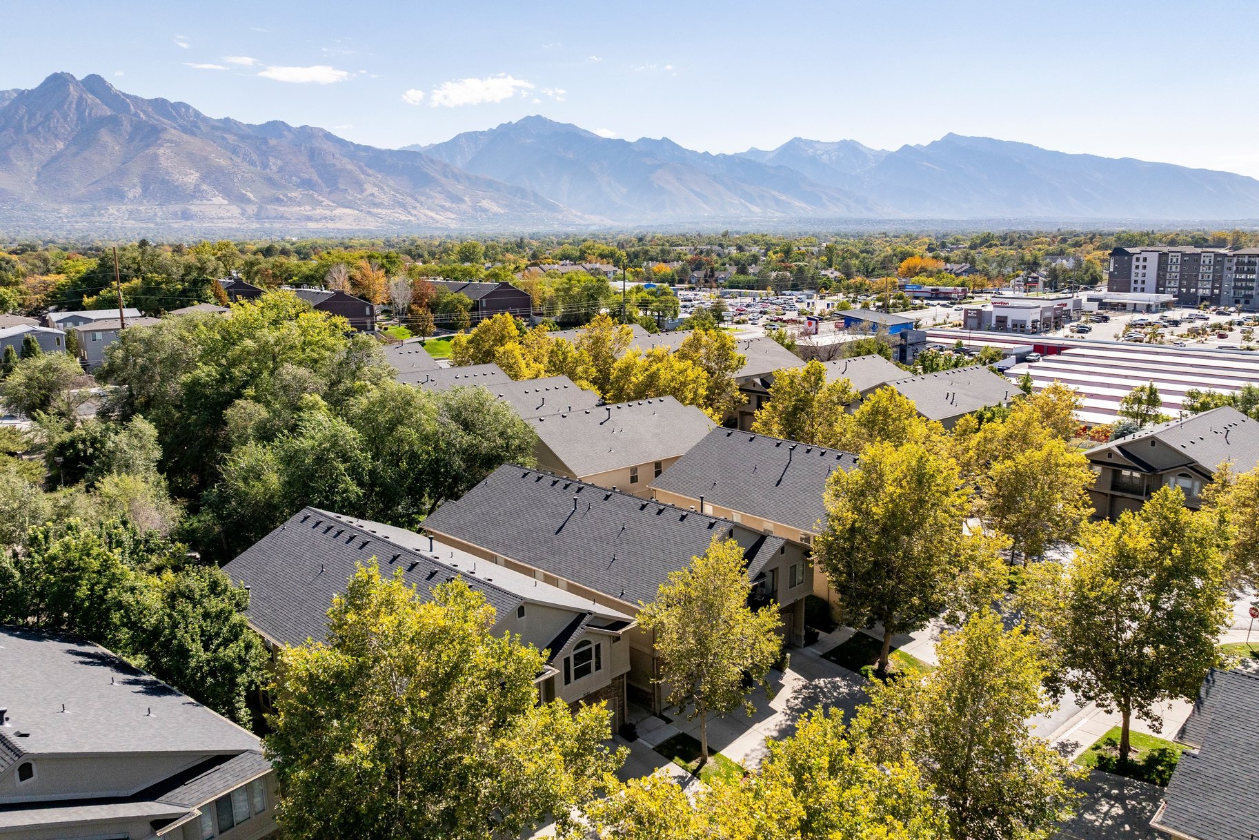  Private Millcreek Townhome with Fenced Backyard & Vaulted Ceilings - 物件實景