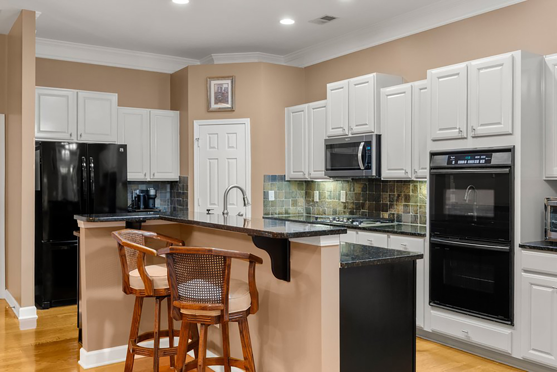  Turnkey Living in Gated Townhome Community - 物件實景
